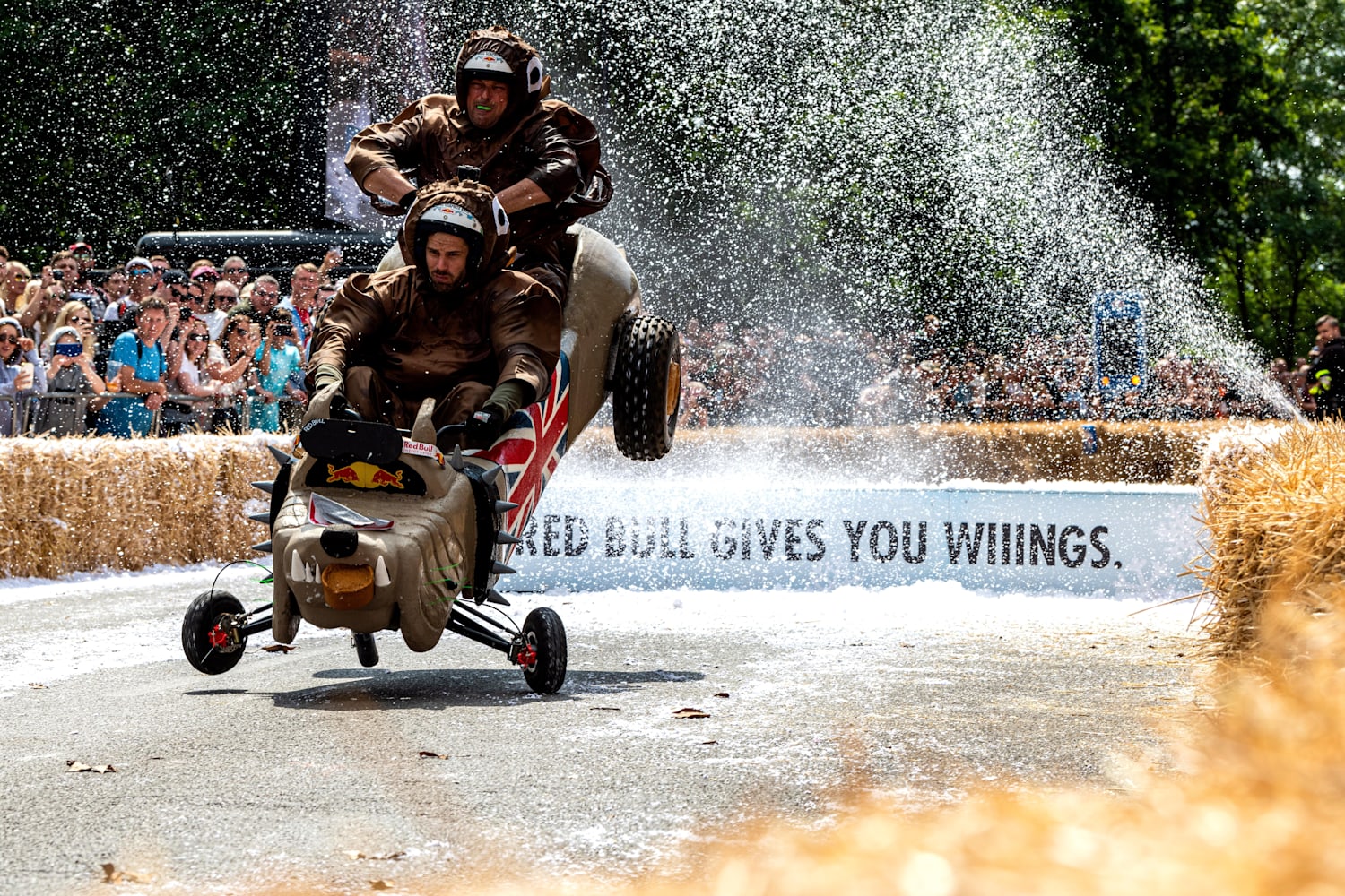 おバカなレースに⼤まじめ!?「Red Bull Box Cart Race Tokyo