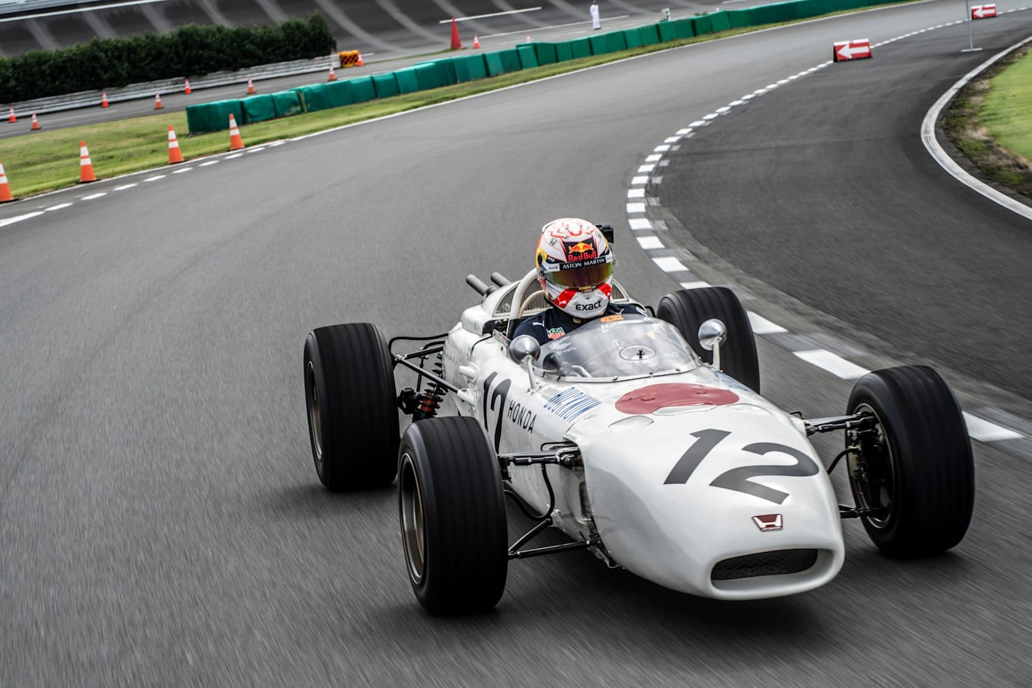 F1日本GP特別企画】マックス・フェルスタッペンがホンダRA272を F1日本GP特別企画】マックス・フェルスタッペンがホンダRA272を