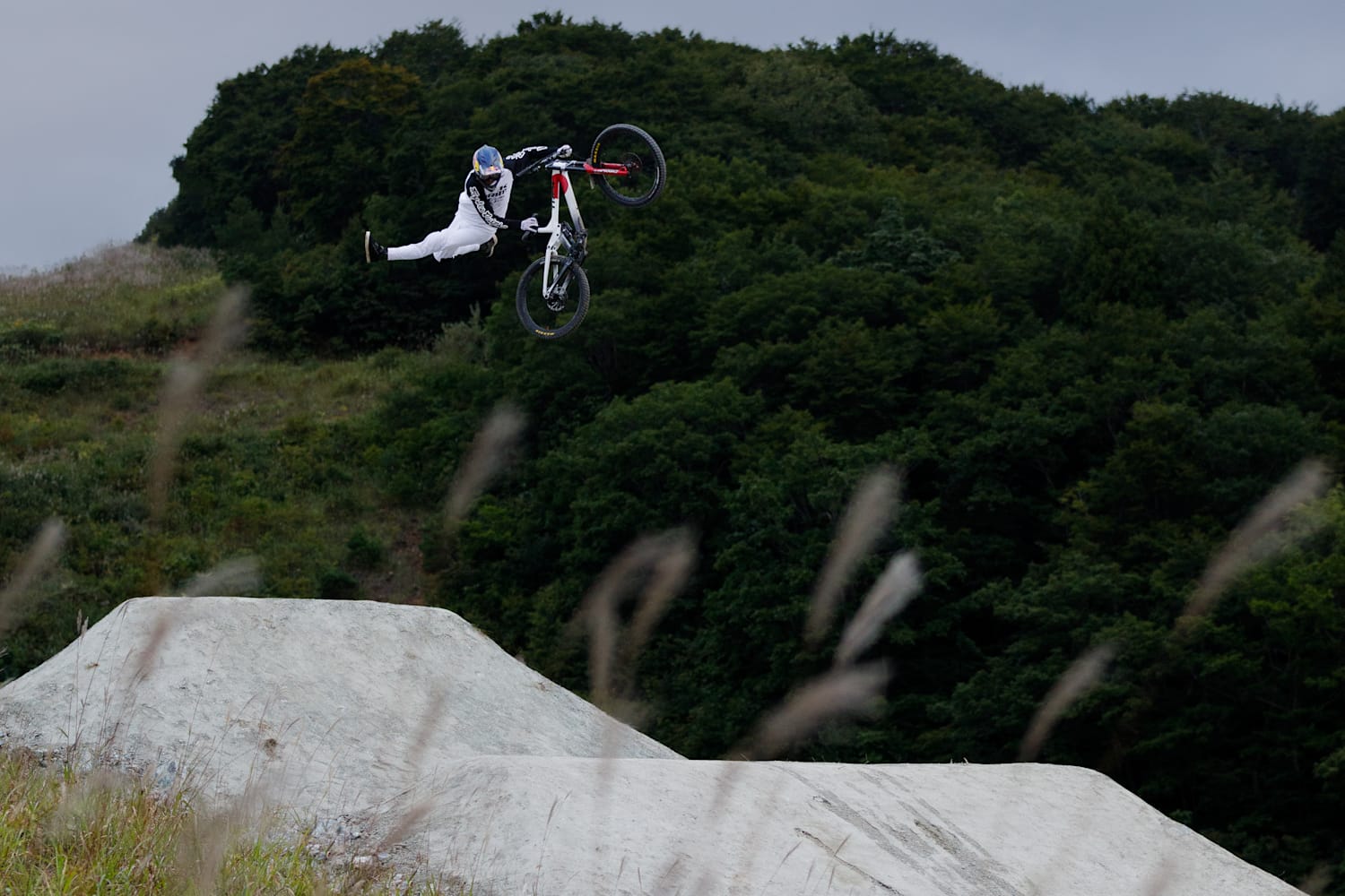 MTBの革命児】ブランドン・セメナック：マウンテンバイク動画