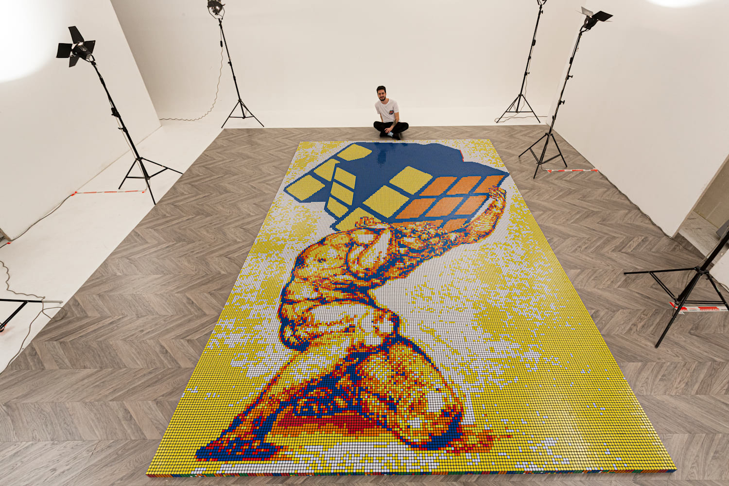 世界新記録】ルービックキューブ 6,111個で描いたモザイクアート