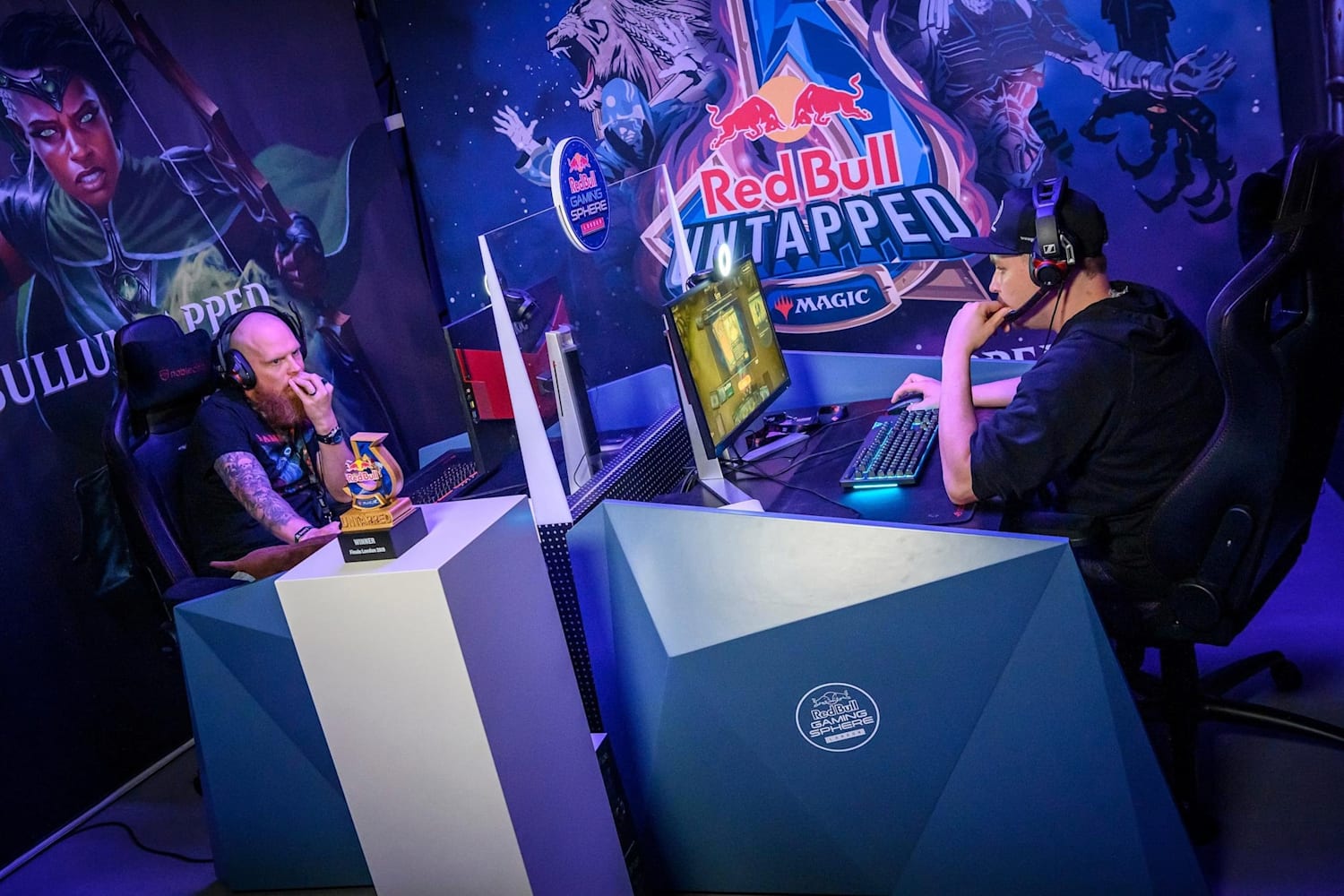 MTG Red Bull UNTAPPED スリーブ2つセット MTG Red Bull UNTAPPED スリーブ2つセット MTG Red Bull