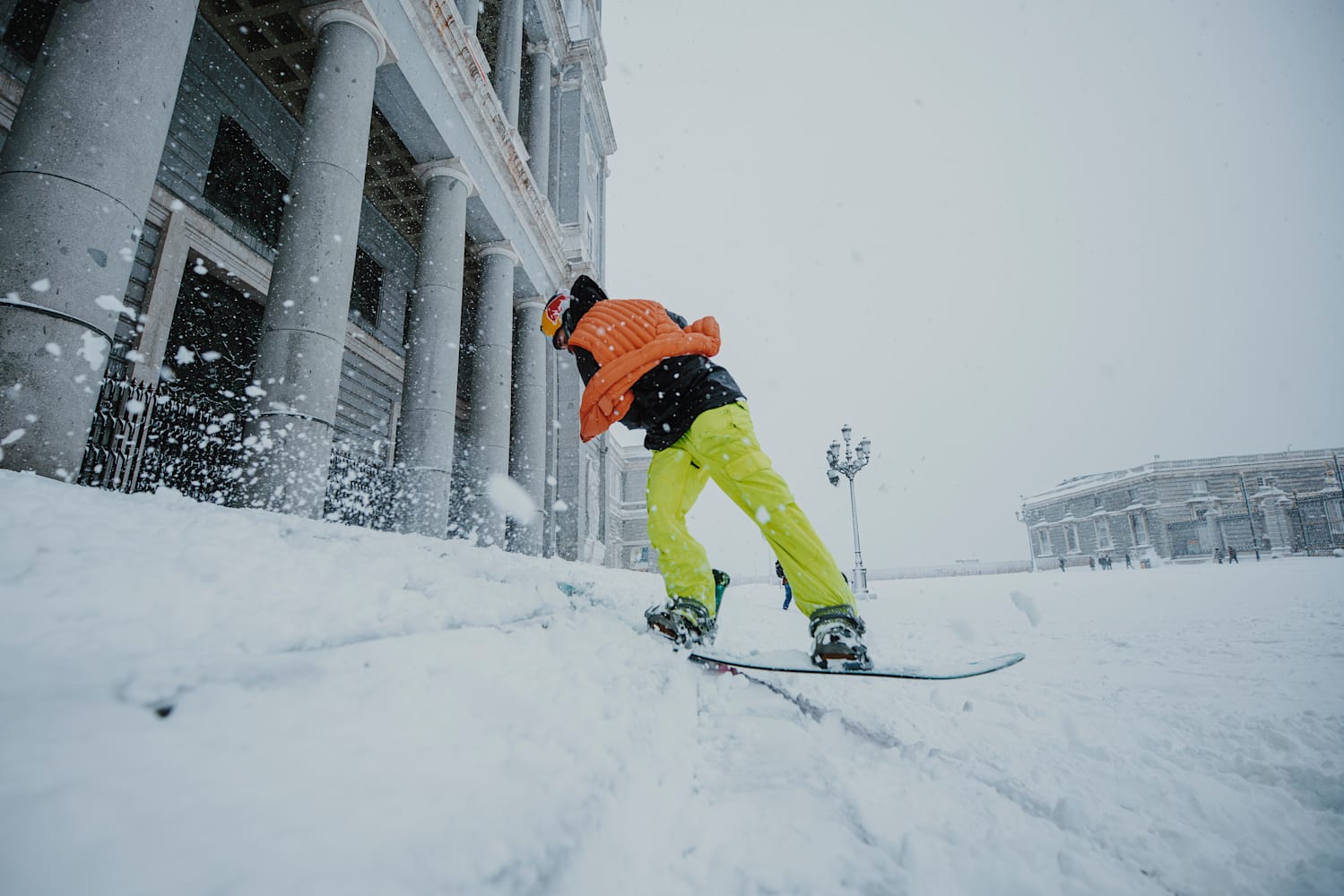 ダニー・レオン：トップスケートボーダーが大雪のマドリードで 