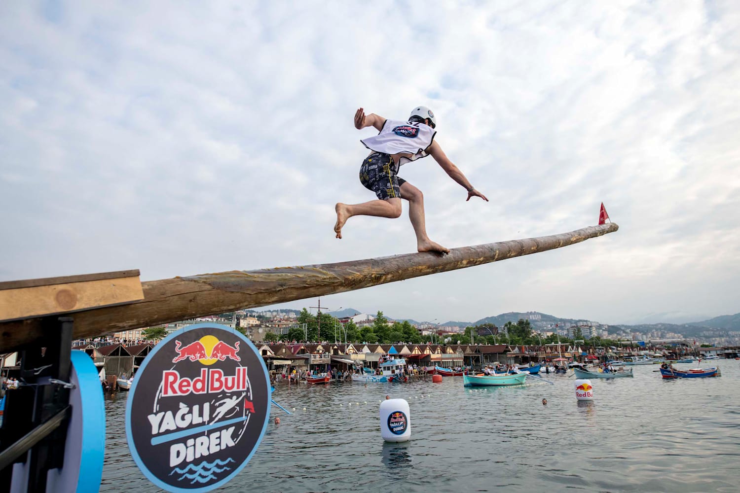 Red Bull Yağlı Direk'ten Akıllara Kazınan En Eğlenceli Anlar