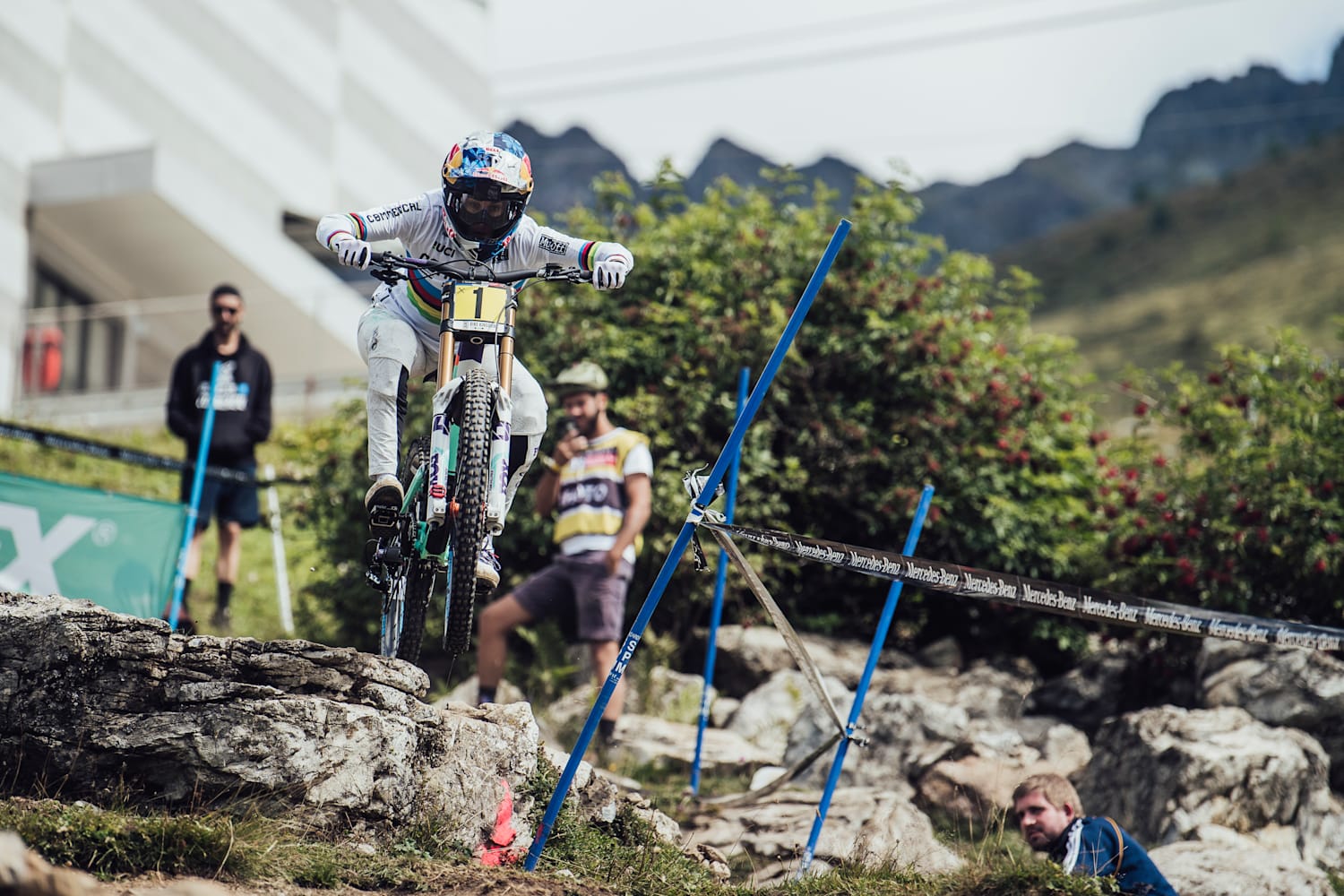 Commencal SUPREME DH V5：ミリアム・ニコルの2022シーズン用MTBを徹底 