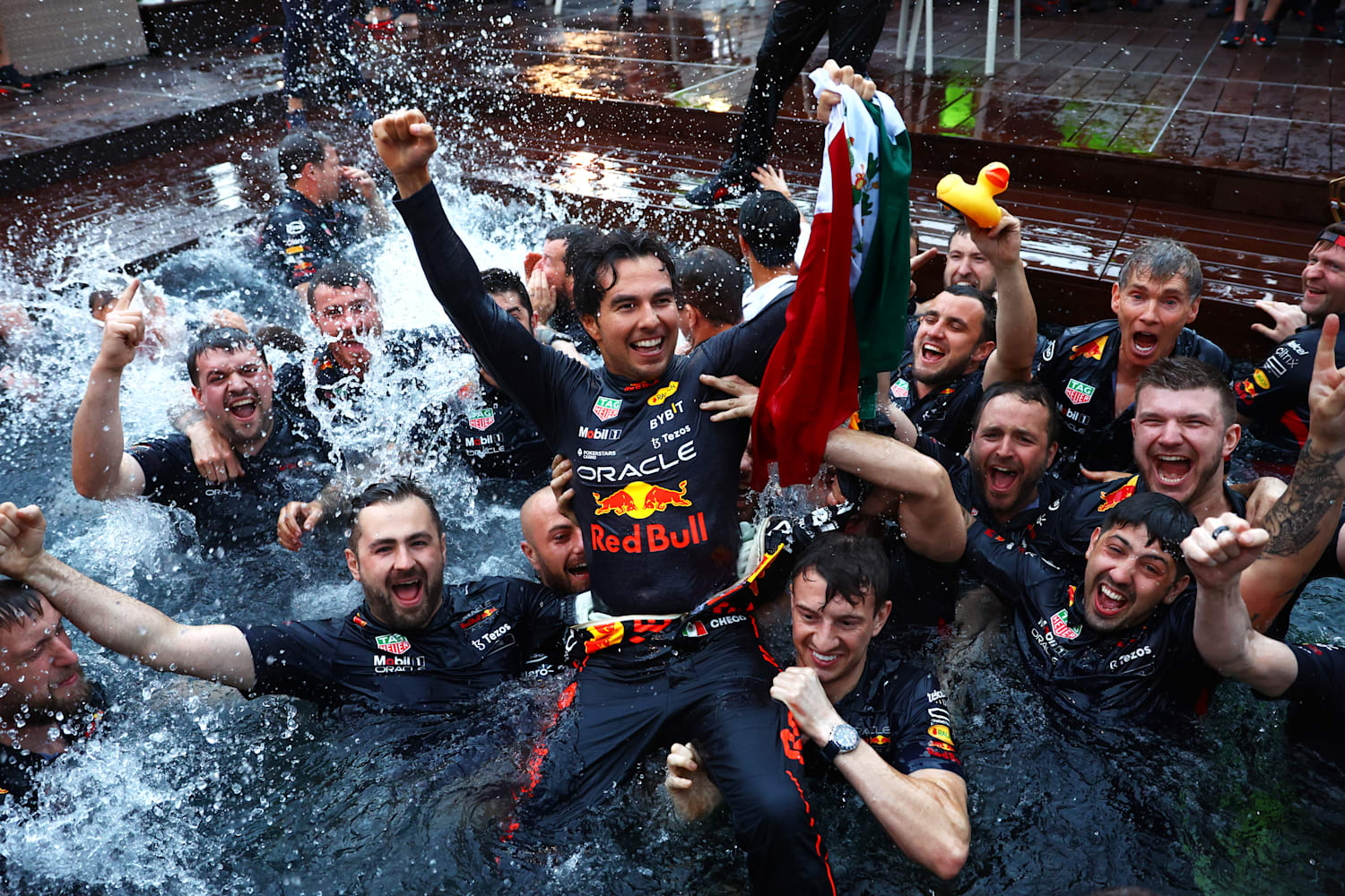祝契約延長！】セルジオ・ペレスの “オフ” プロジェクト 3選 | F1 レッドブル・レーシング