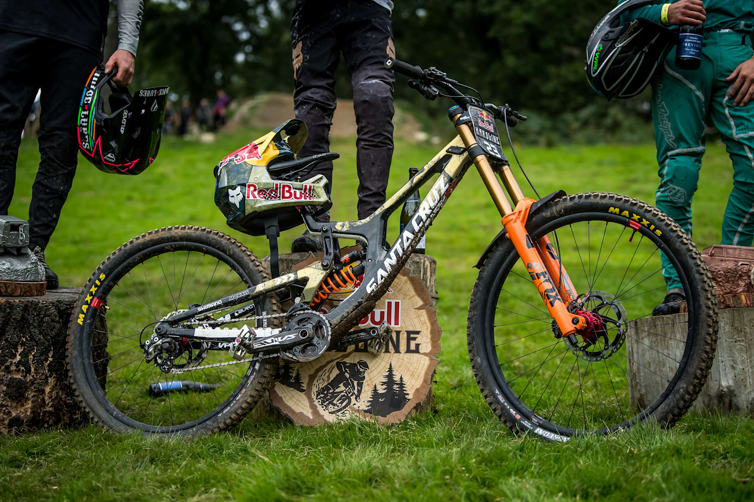 Santa cruz v10 specs 2025