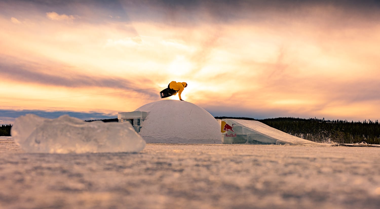 Frozen Lake Wake】：凍った湖でアイスウェイクボード！| スウェーデン