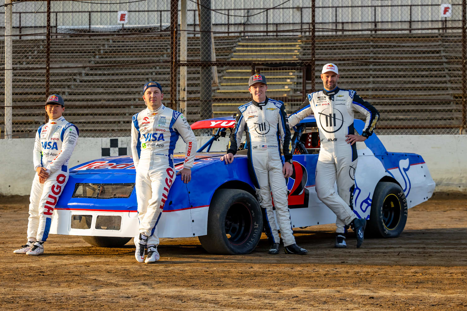 角田裕毅 vs. リアム・ローソン：ストックカー対決！ | NASCAR 動画