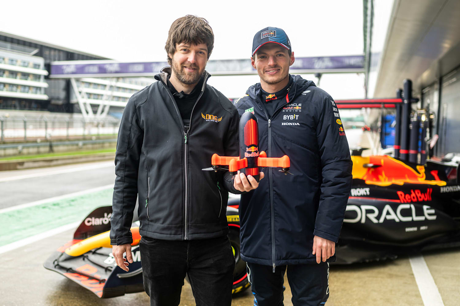 Formel 1 Rennwagen vs Drohne Das gab es noch nie