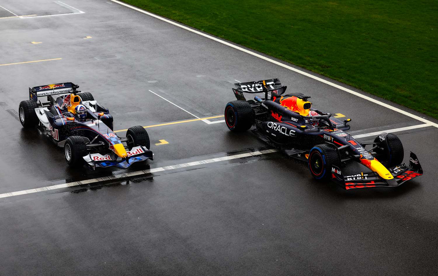 Max Verstappen Meets Our First-Ever F1 Car ?