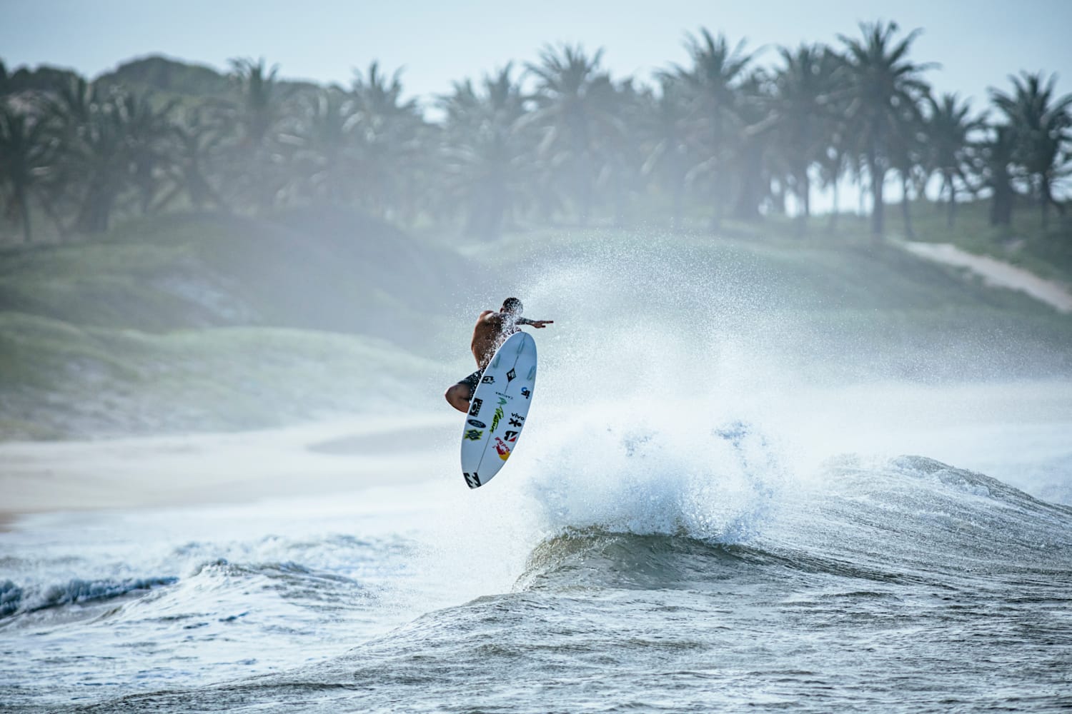 How to aerial on a surfboard