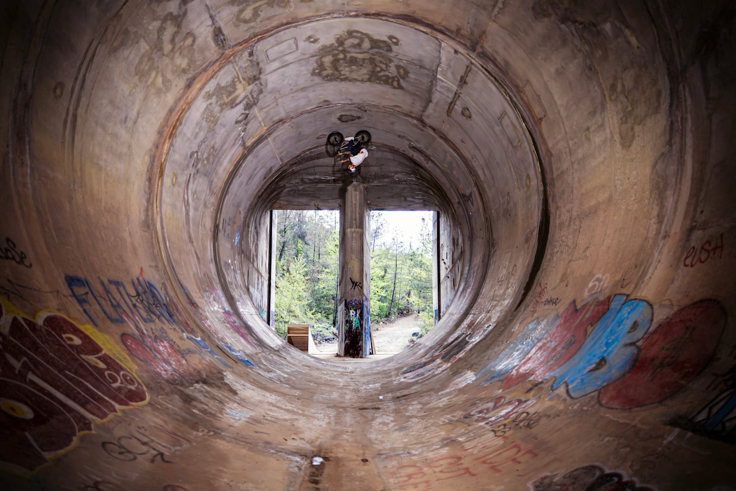 直径7.5m！】BMX史上最大フルループをメイク！ | ジョージ