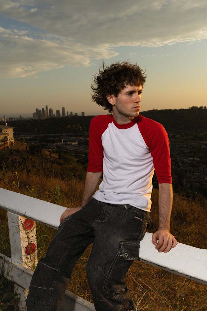 Red Bull Records: rouri404's drops New Single “miss it”