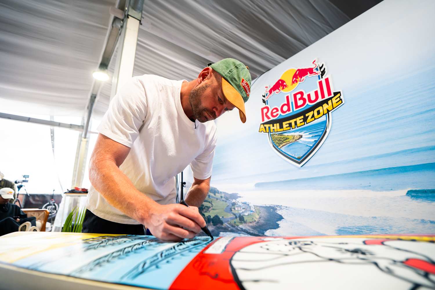 sam-mathers-wings-for-life-world-run-wsl-surfboard