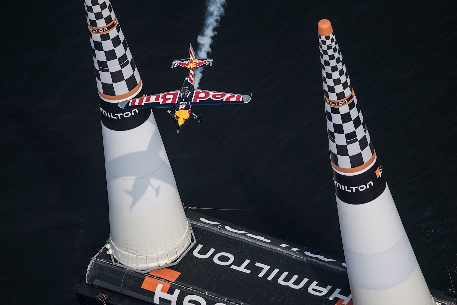 【Redbull Air Race Chiba 2015】AVIREX MA-1 Red Bull Air Race Chiba 2015 - YouTube