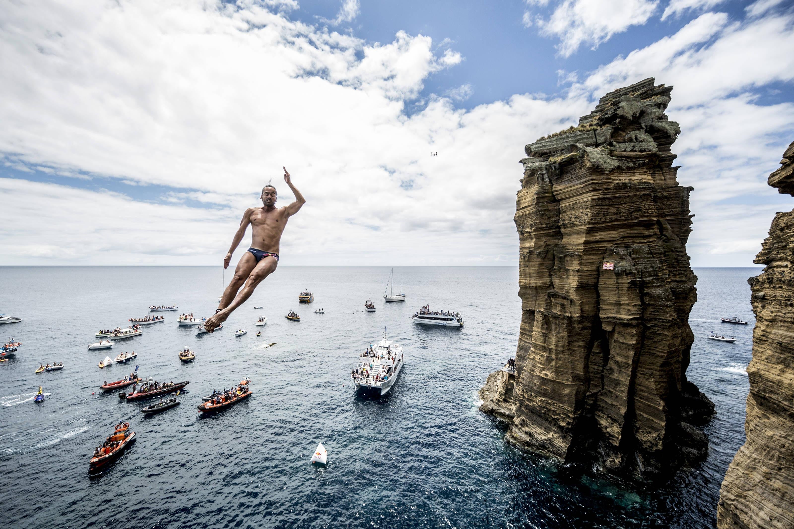 Nude Cliff Diving