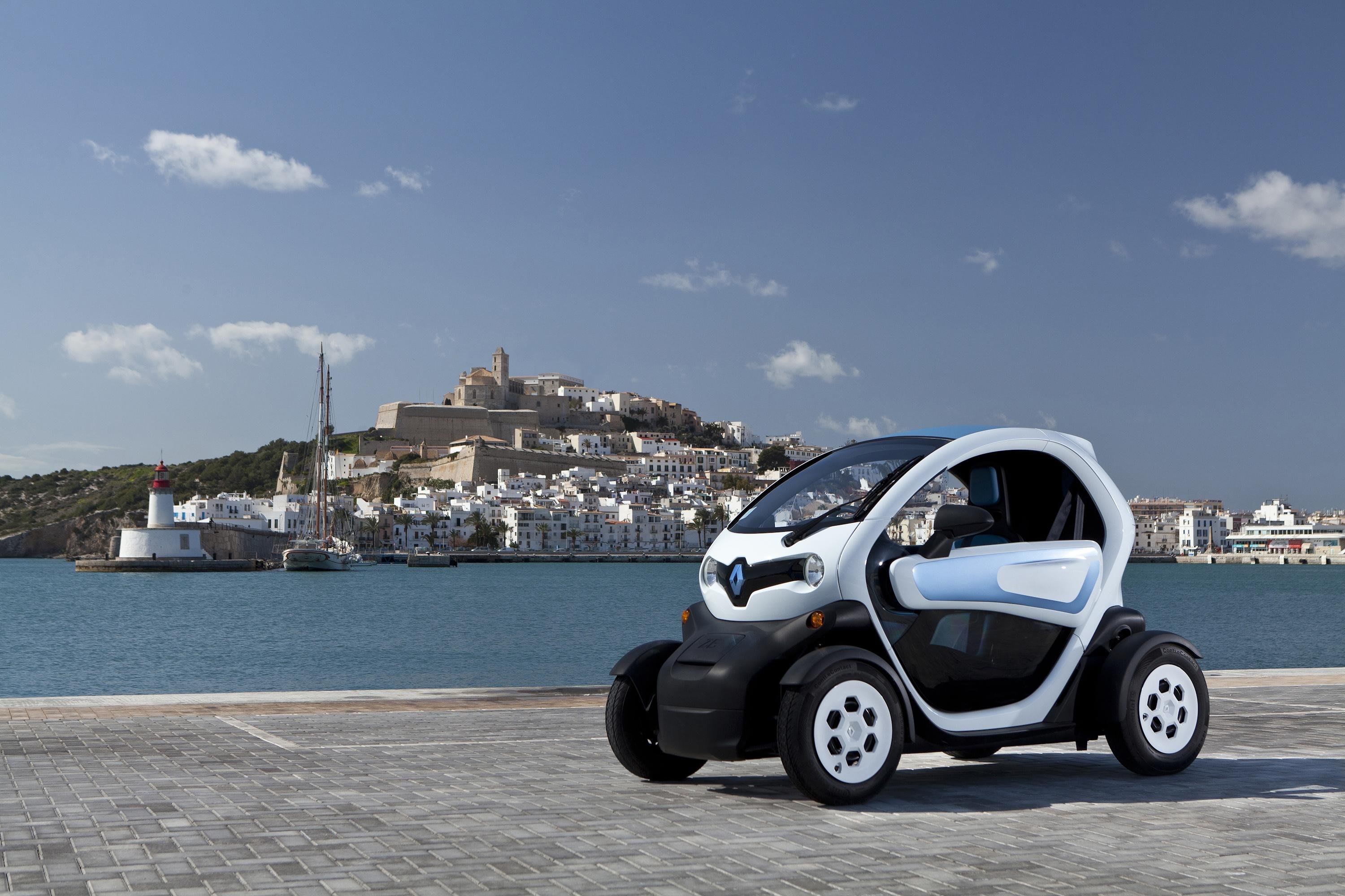 Как выглядит электромобиль. Электромобиль Рено Твизи. Renault Twizy электромобиль. Рено электрокар Twizy. Renault Twizy 2016.