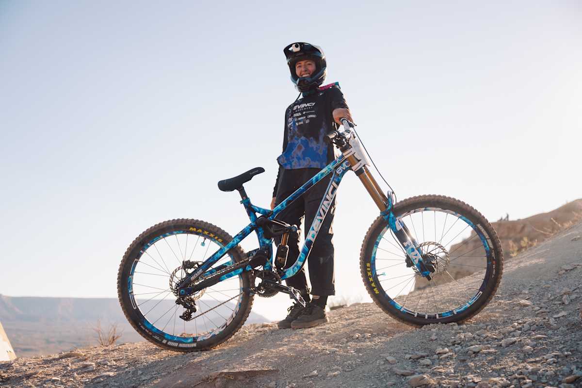 Georgia Astle con su Devinci Chainsaw en el Red Bull Rampage 2026