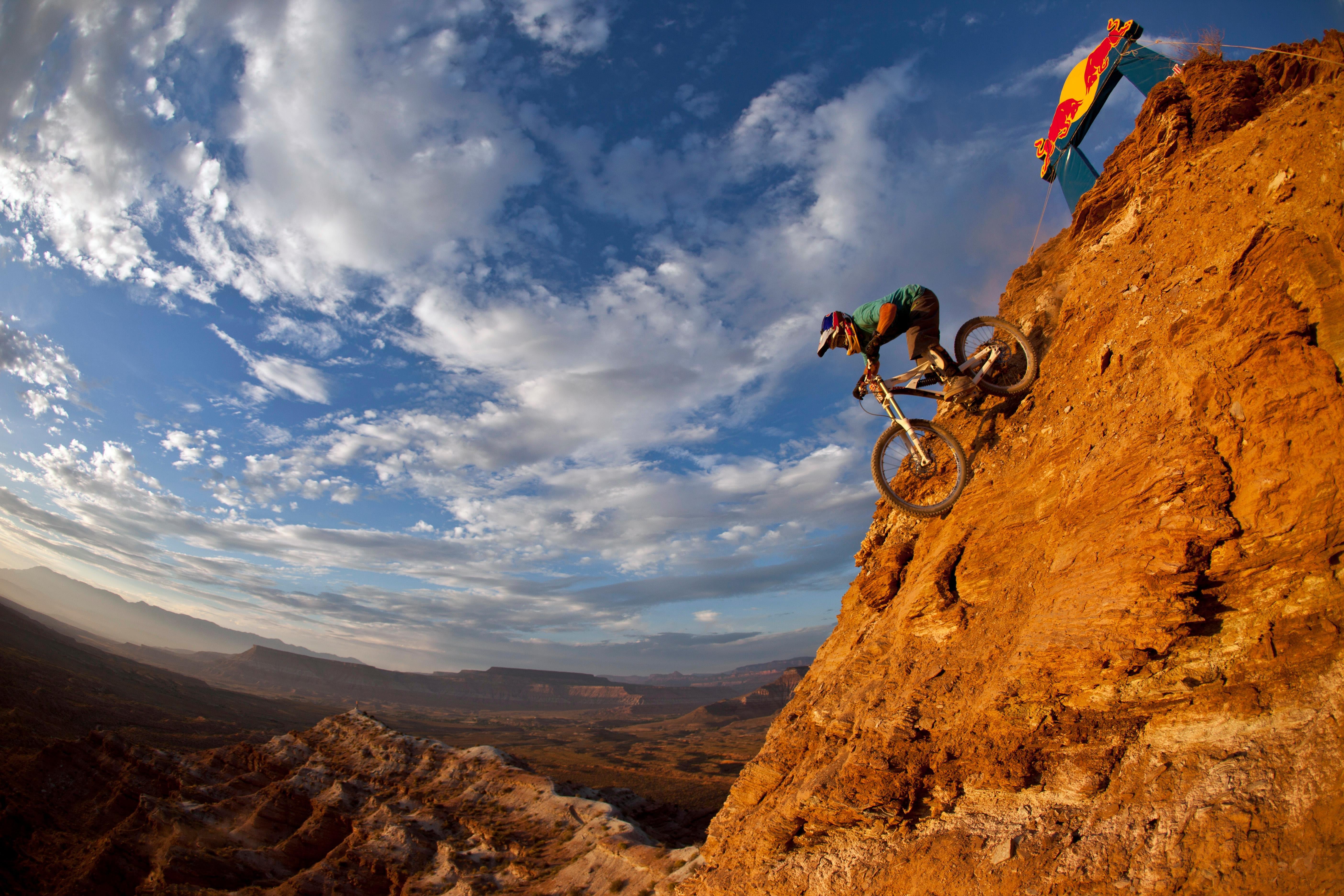 Опасные виды. Даунхилл ред Булл. Red bull Rampage. Red bull Rampage 2013. Маунтинбайк Red bull Рампейдж.