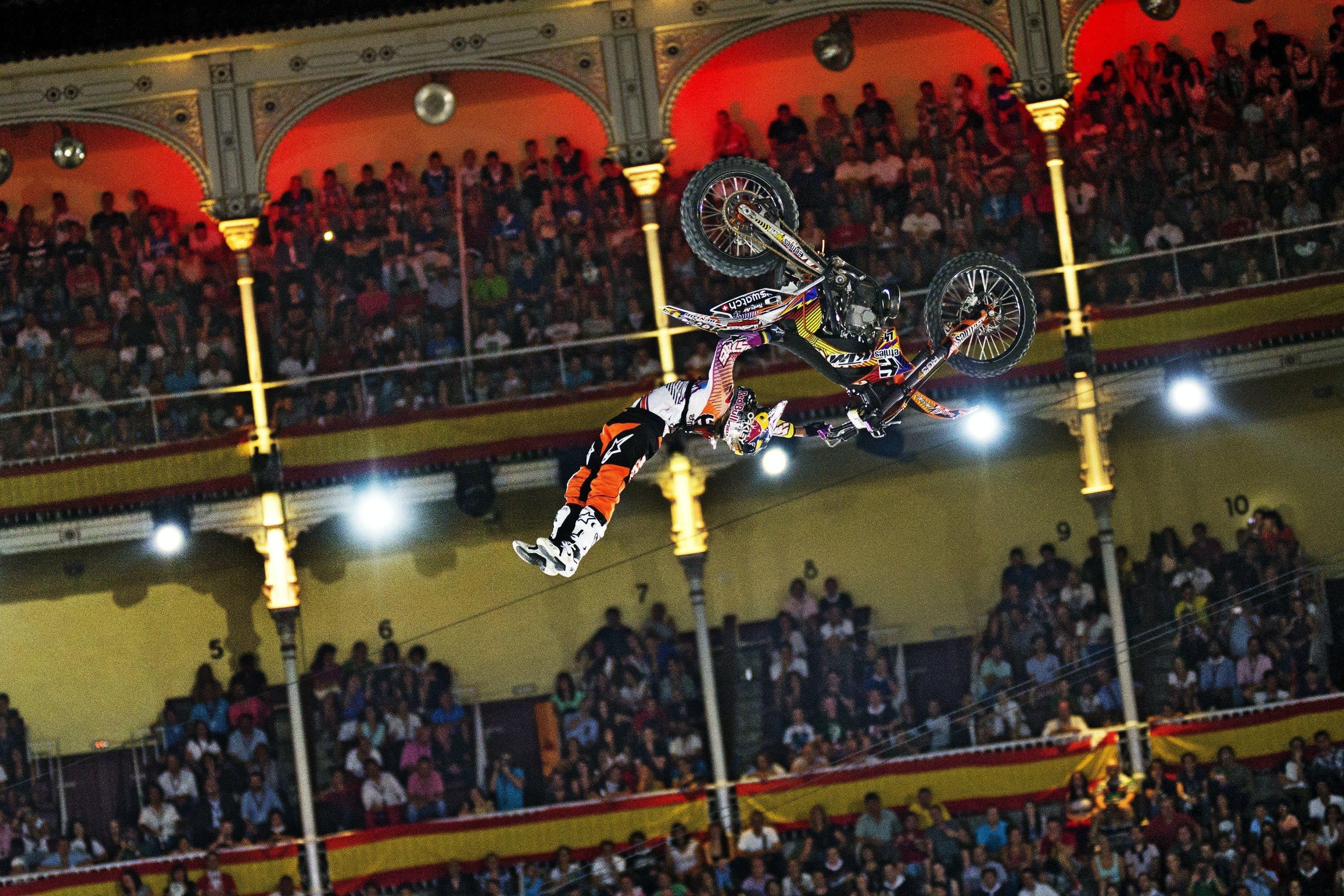 レッドブル　モトクロスDVD Amazon.co.jp: Red Bull X-Fighters World Tour 2013 Official
