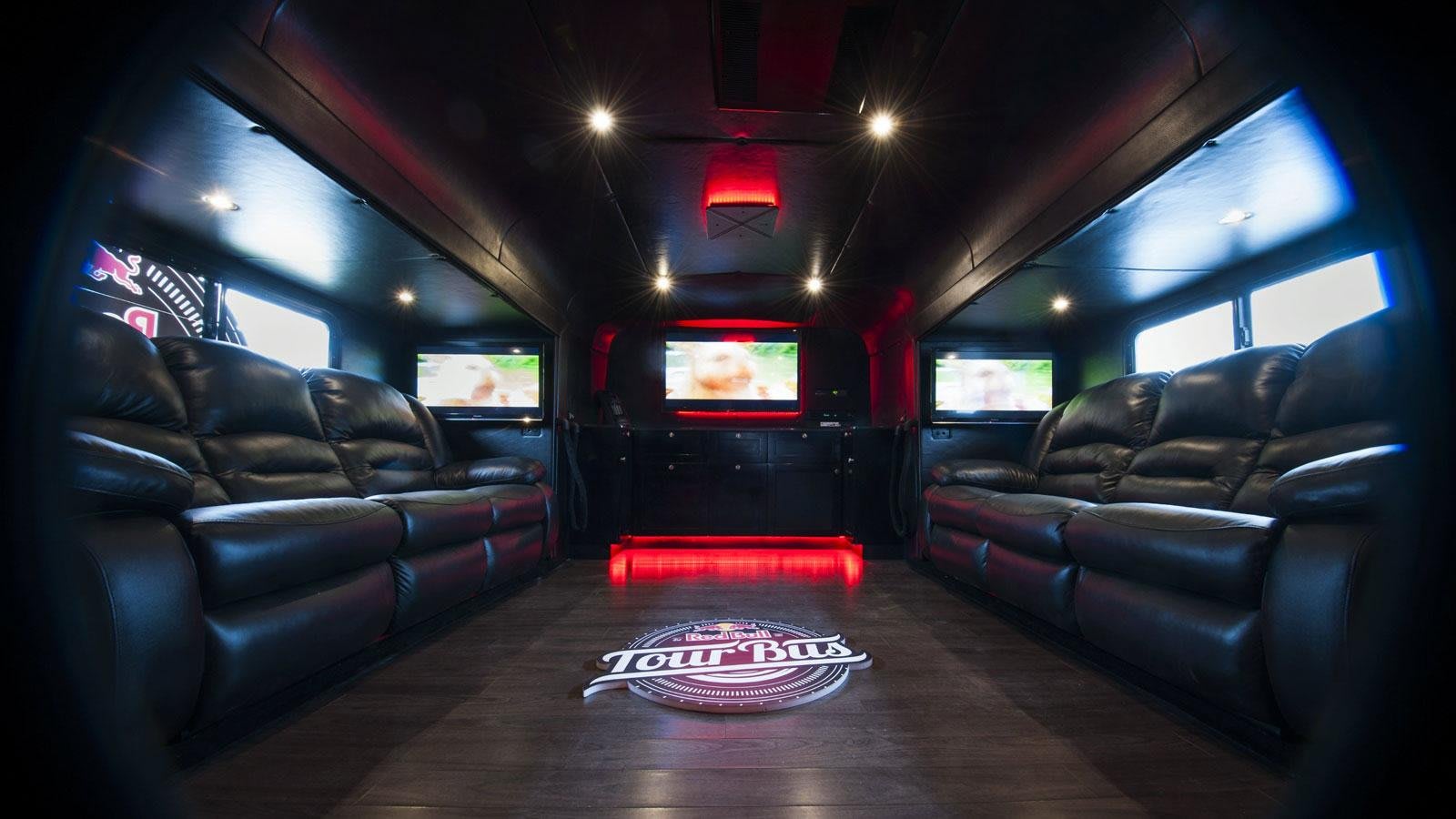 Cómo se monta el Red Bull Tour Bus