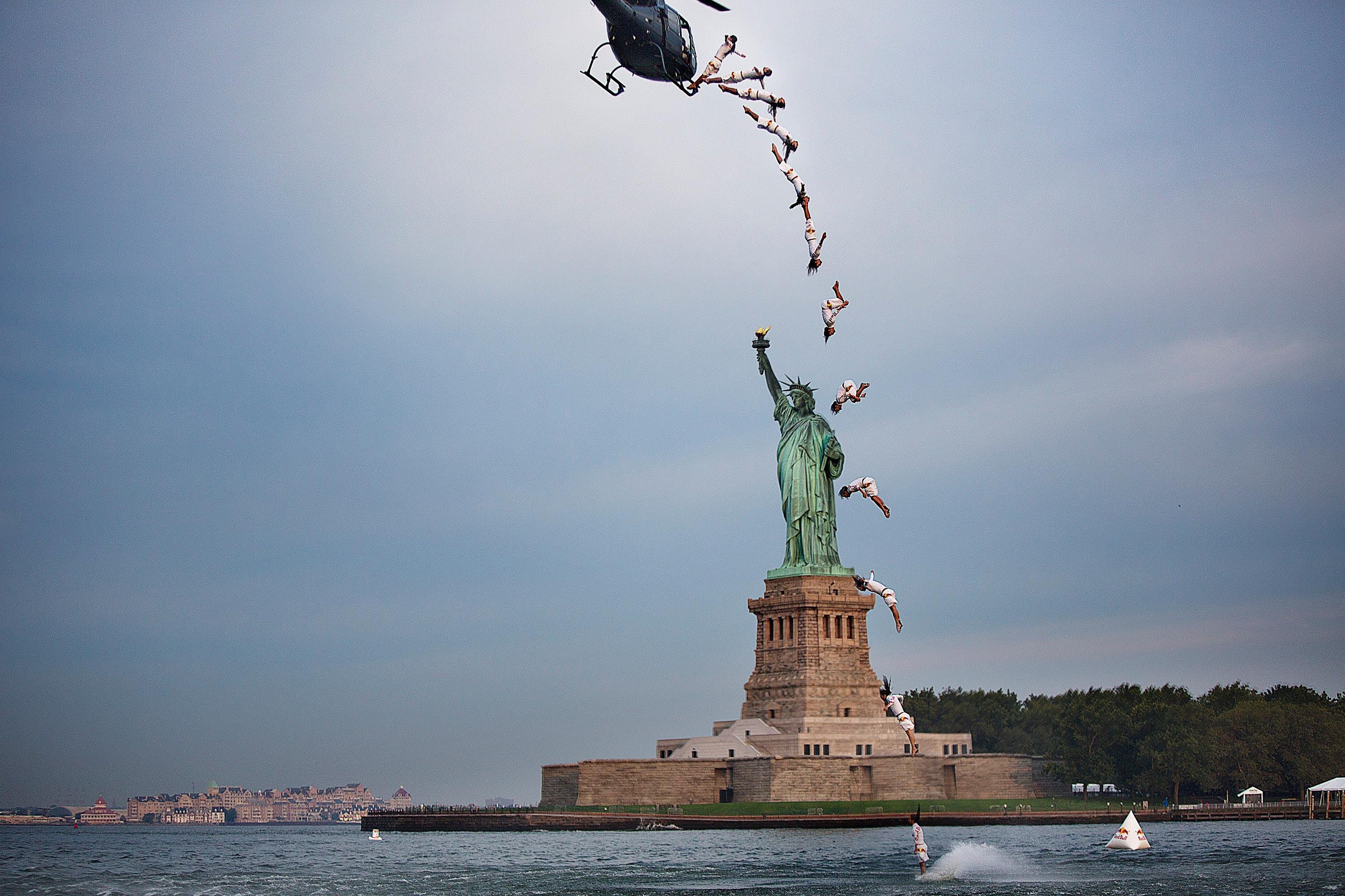 Кипела свобода. Статуя свободы Нью-Йорк. Высота статуи свободы в Нью-Йорке. Статуя свободы Нью-Йорк сверху. Вид со статуи свободы на Нью Йорк.