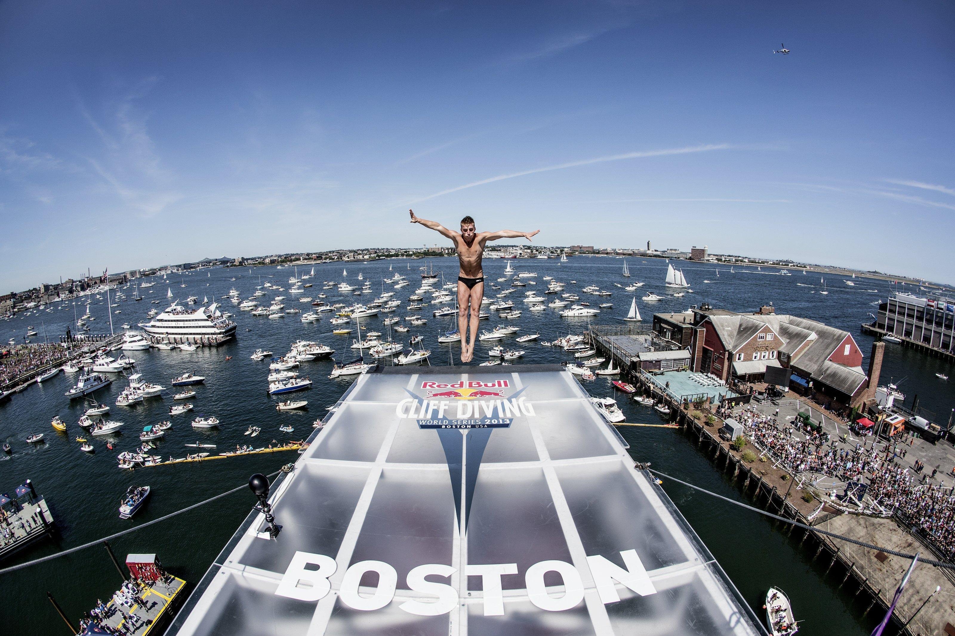 10 Spectacular Photos from Cliff Diving Boston