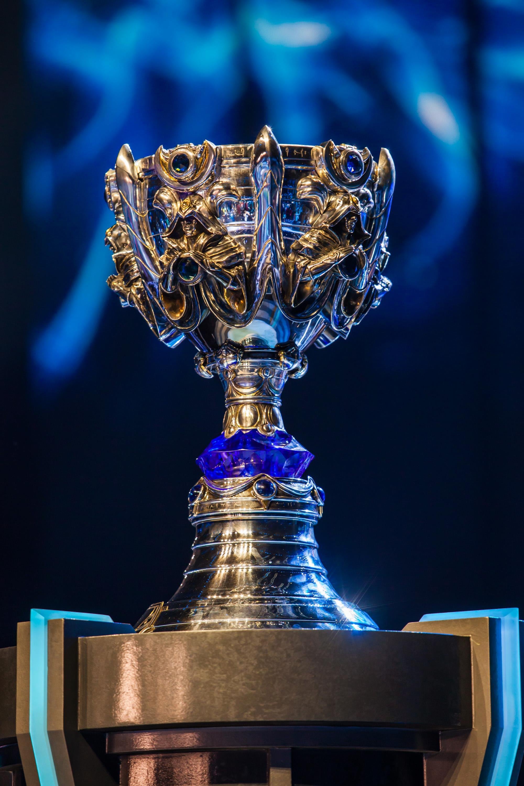 File:Stage and trophy of LoL World Championship 2013 (cropped).jpg -  Wikimedia Commons