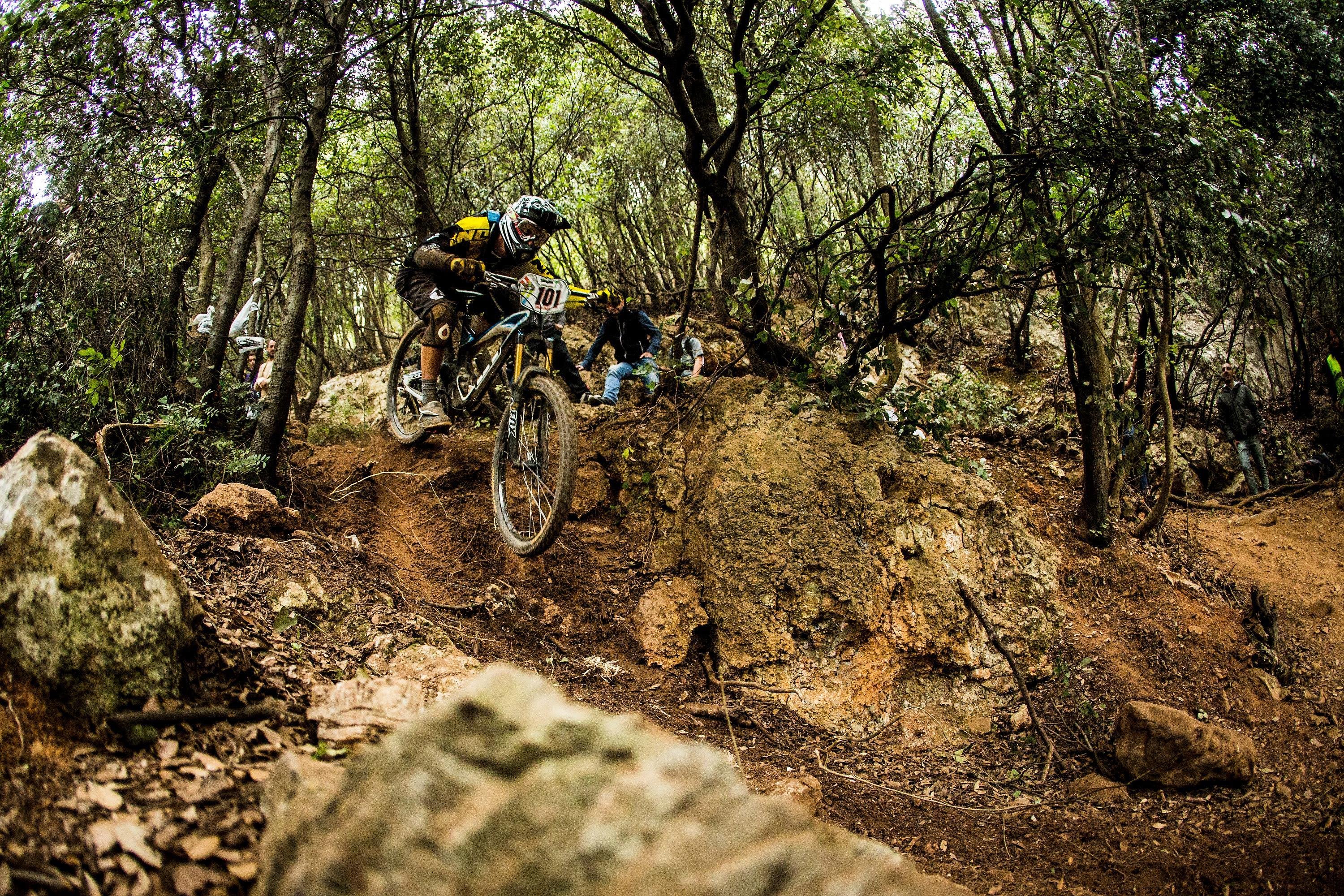 Enduro race. Эндуро велосипедист. Эндуро старт.