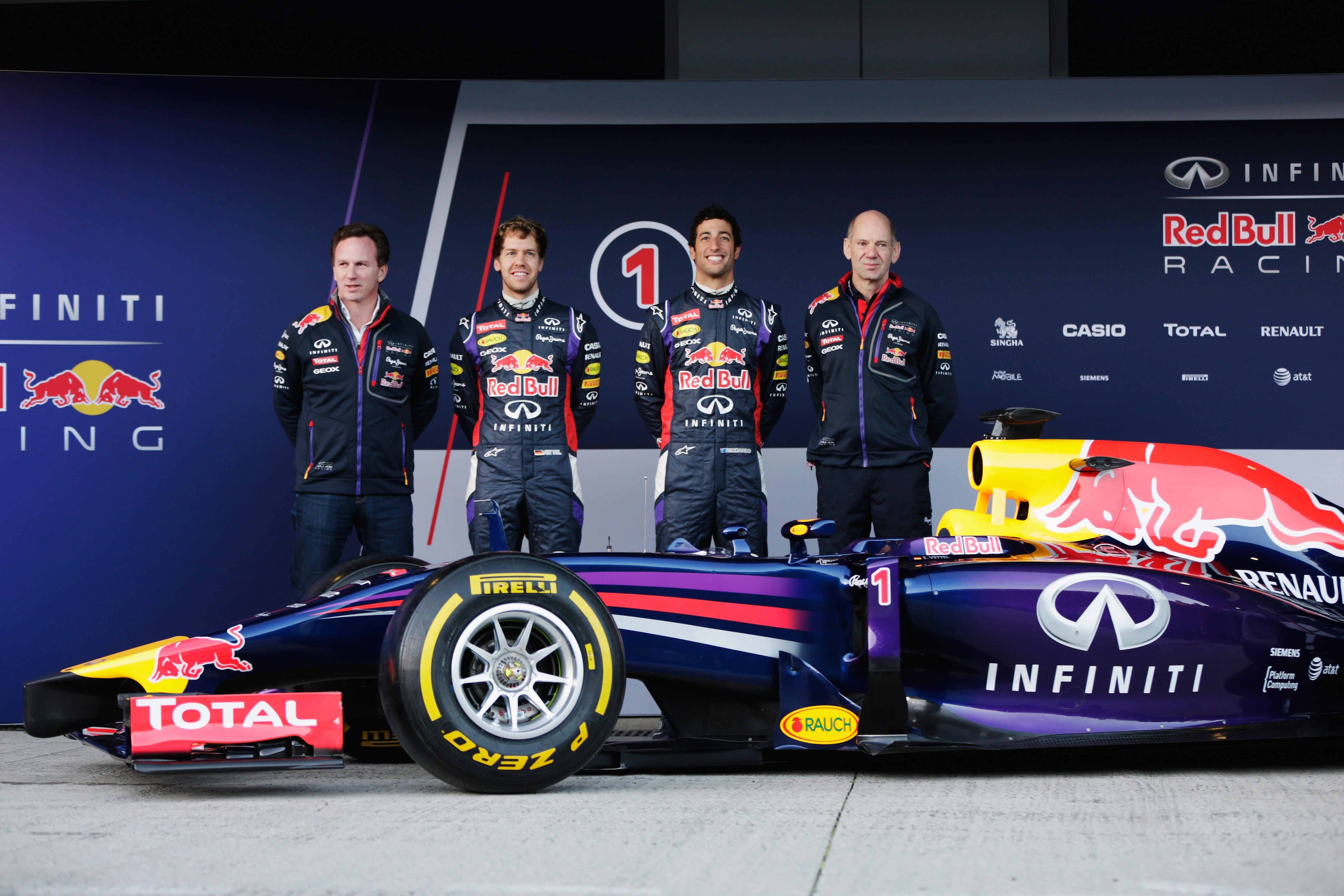 Ред буле. Red bull rb10. F1 2014 Red bull. Эдриан Ньюи ред бул. Red bull f1 Team.