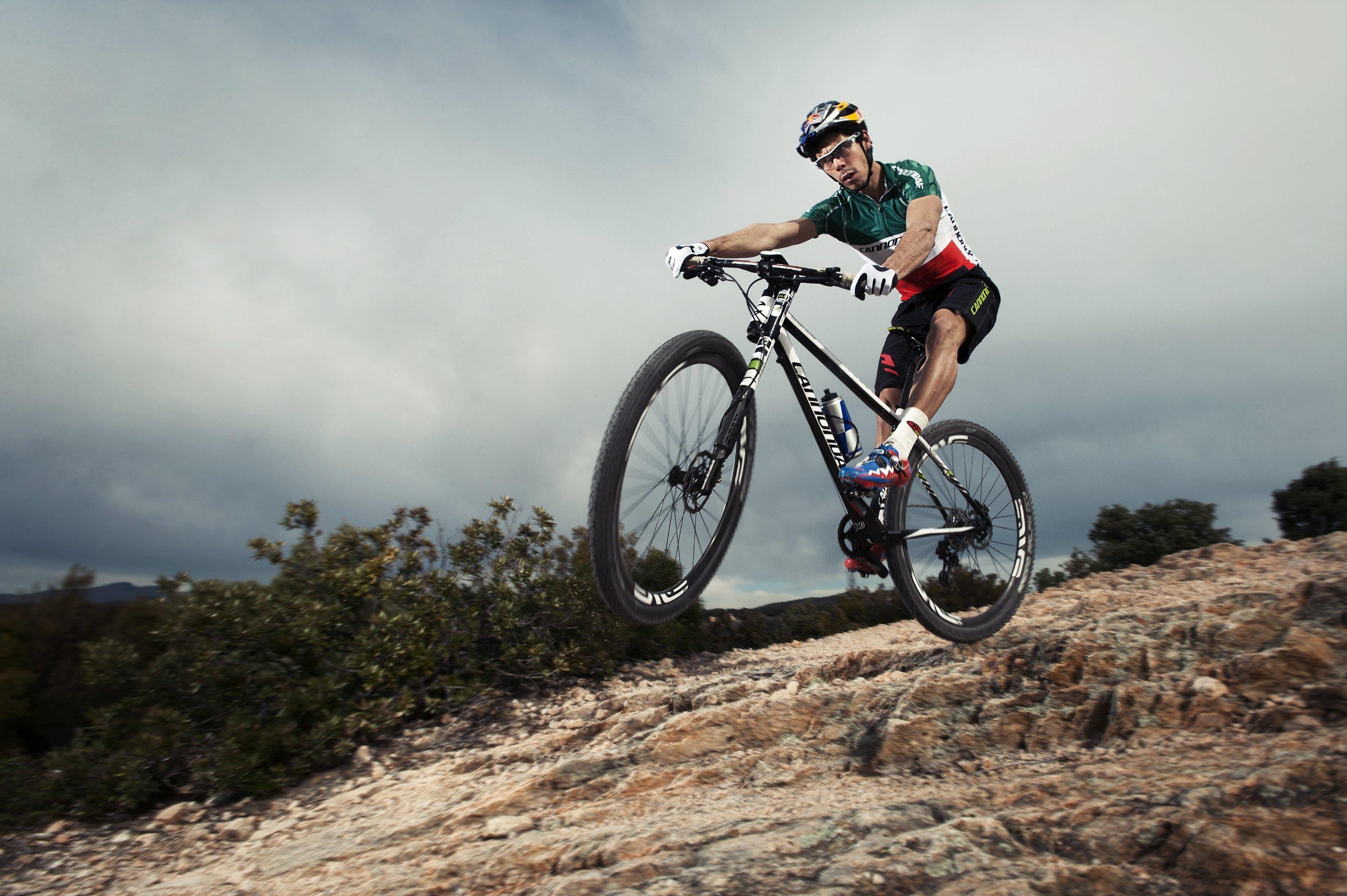 Baggies vs Lycra What to wear on a mountain bike ride