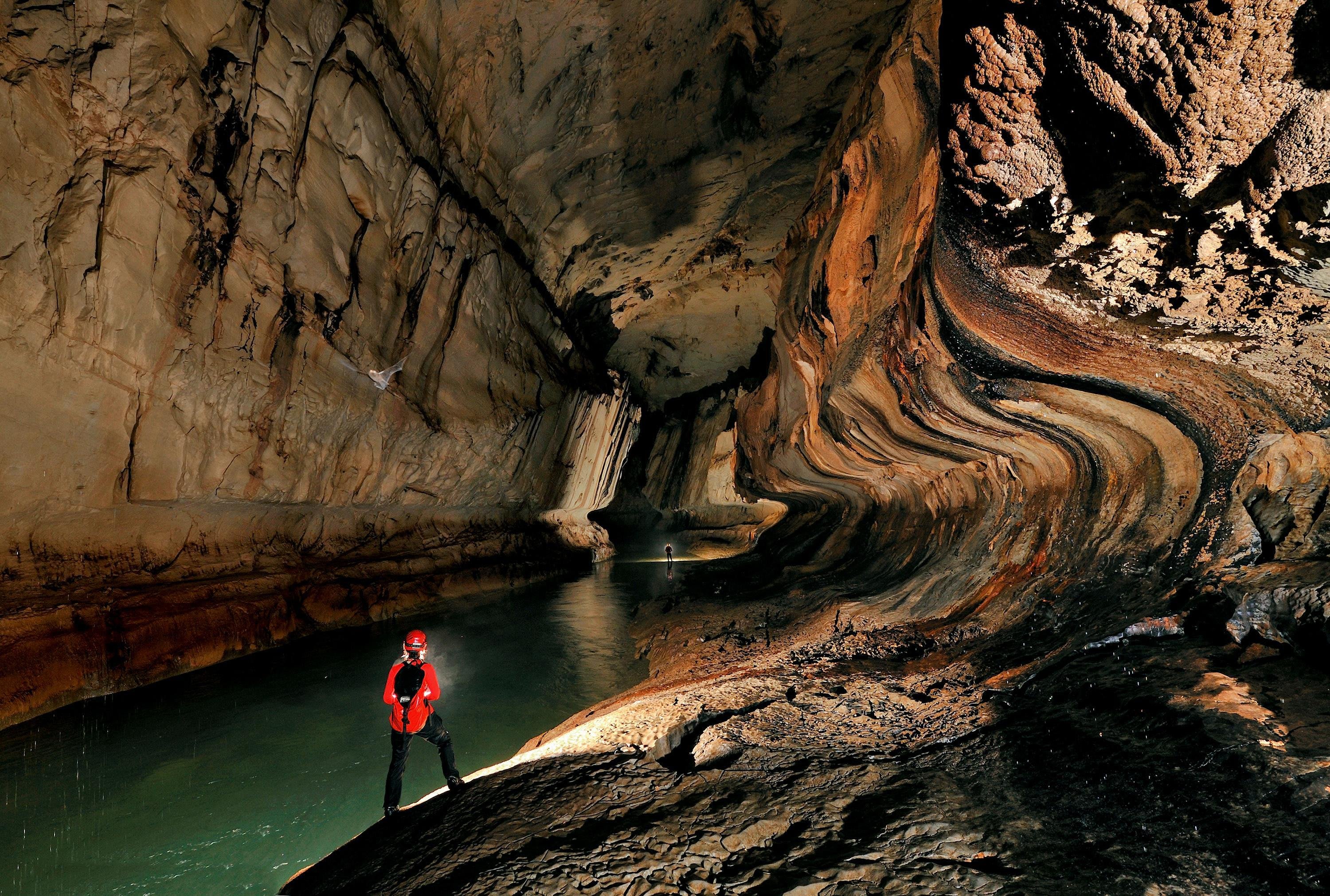 Caving фото. Робби Шон Веревкина пещера. Робби Шон пещерный фотограф. Робби Шон пещеры. Пещера грот Саравак.