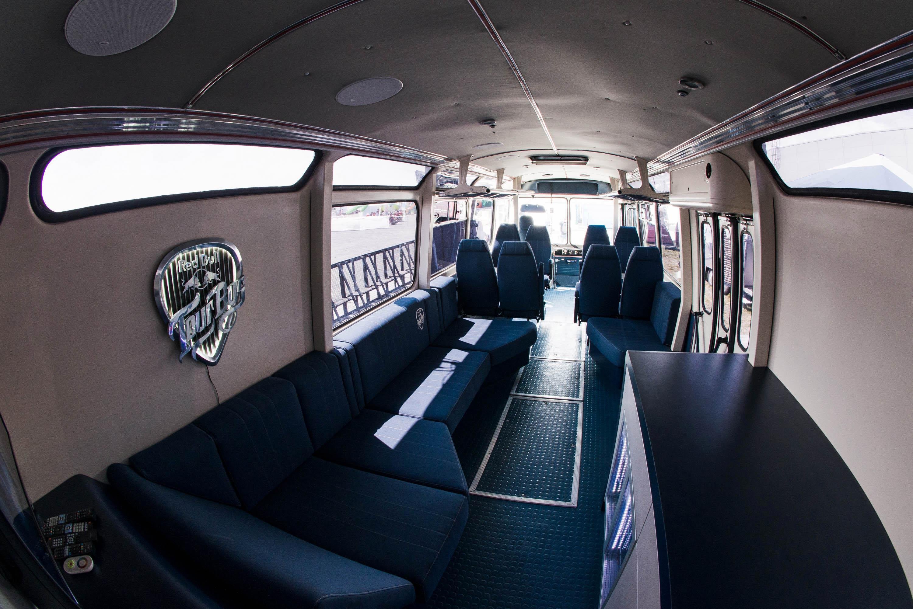 Limitovaná edícia Red Bull Tour Bus 4packov