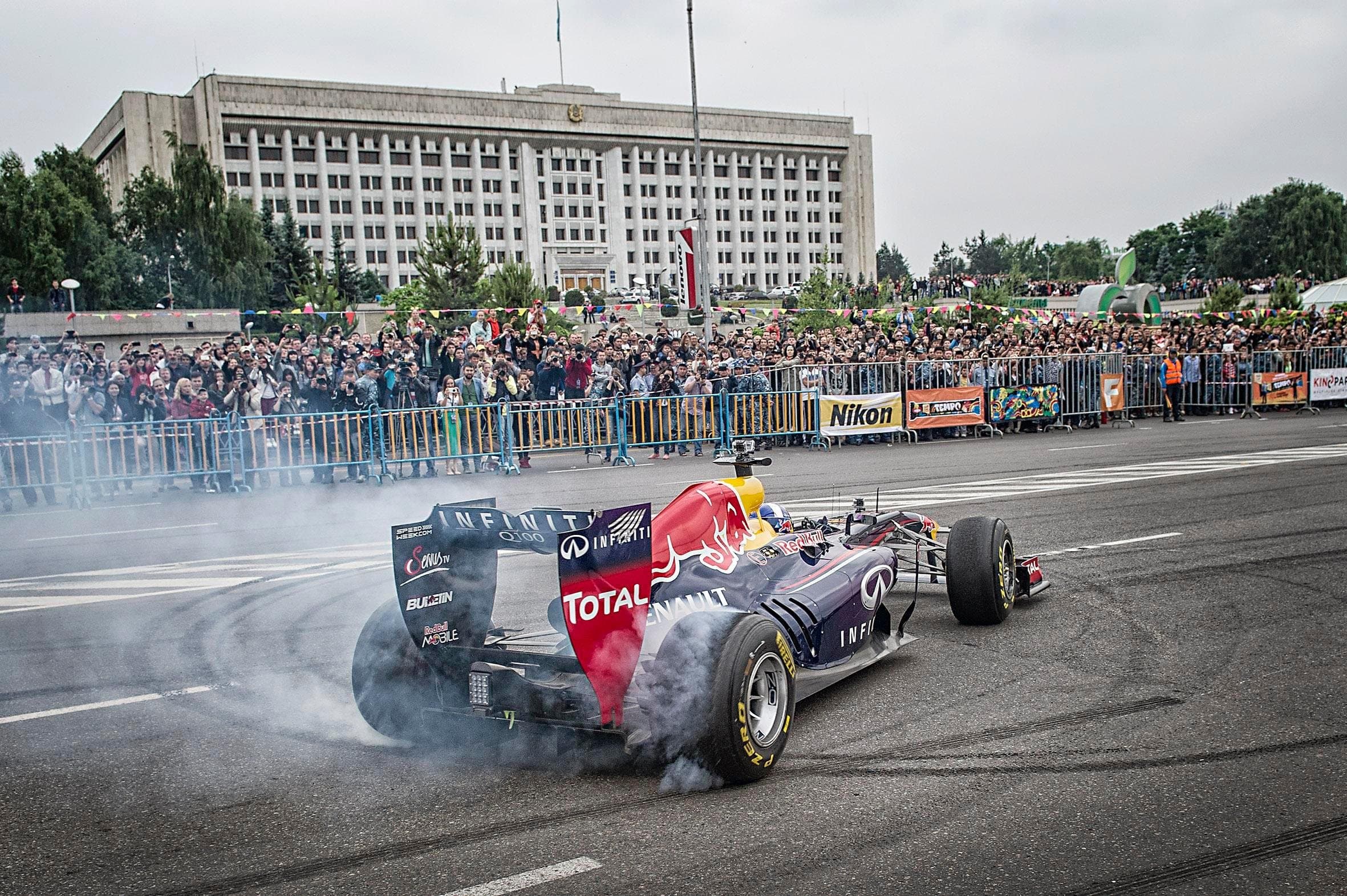 Red Bull Show Run | RB7 в Алматы | Дэвид Култхард| Фото