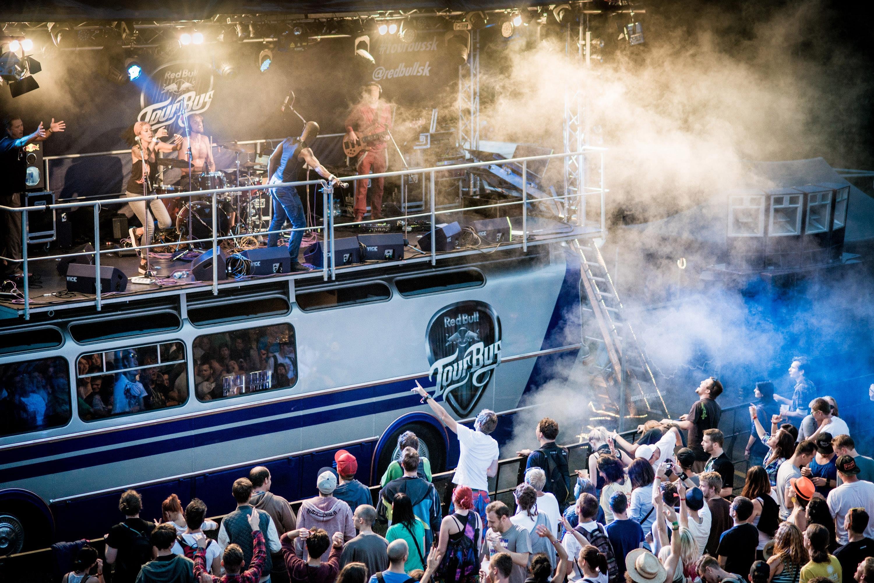 Red Bull Tour Bus & Rock for People KONCERTY VE MĚSTECH