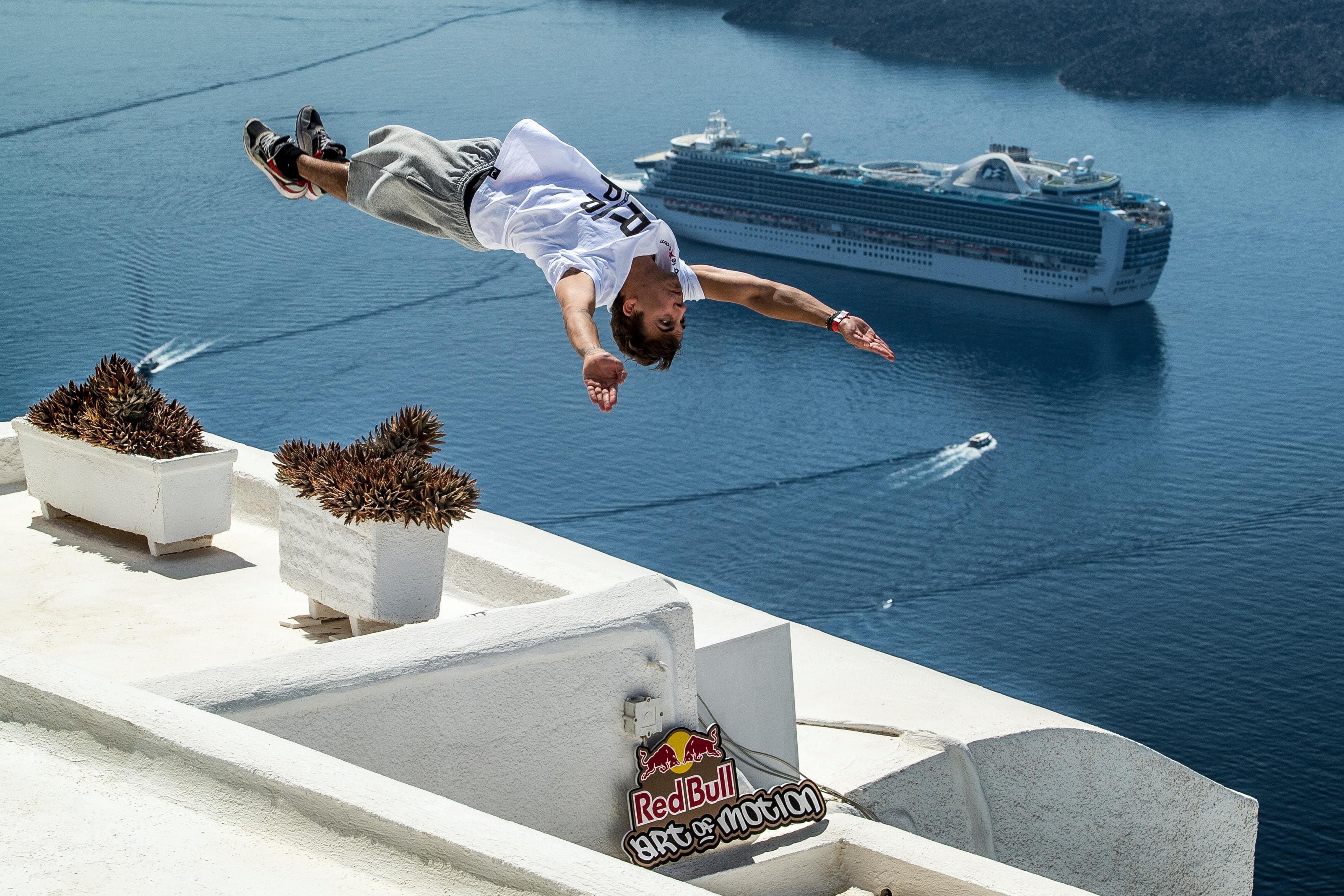 Incroyabl Freerunning Red Bull Art Of Motion