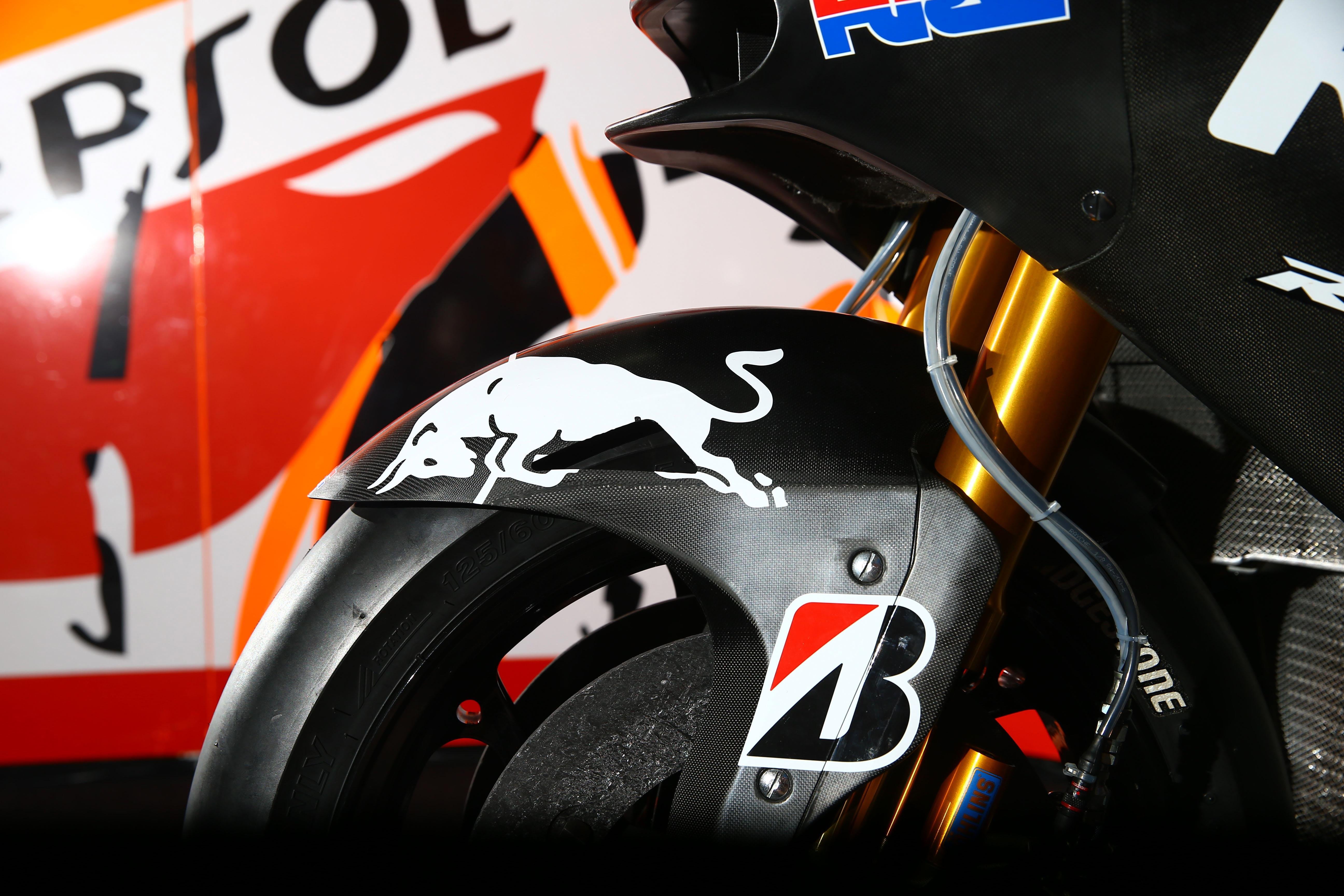 Confira a nova Repsol Honda com pintura Red Bull