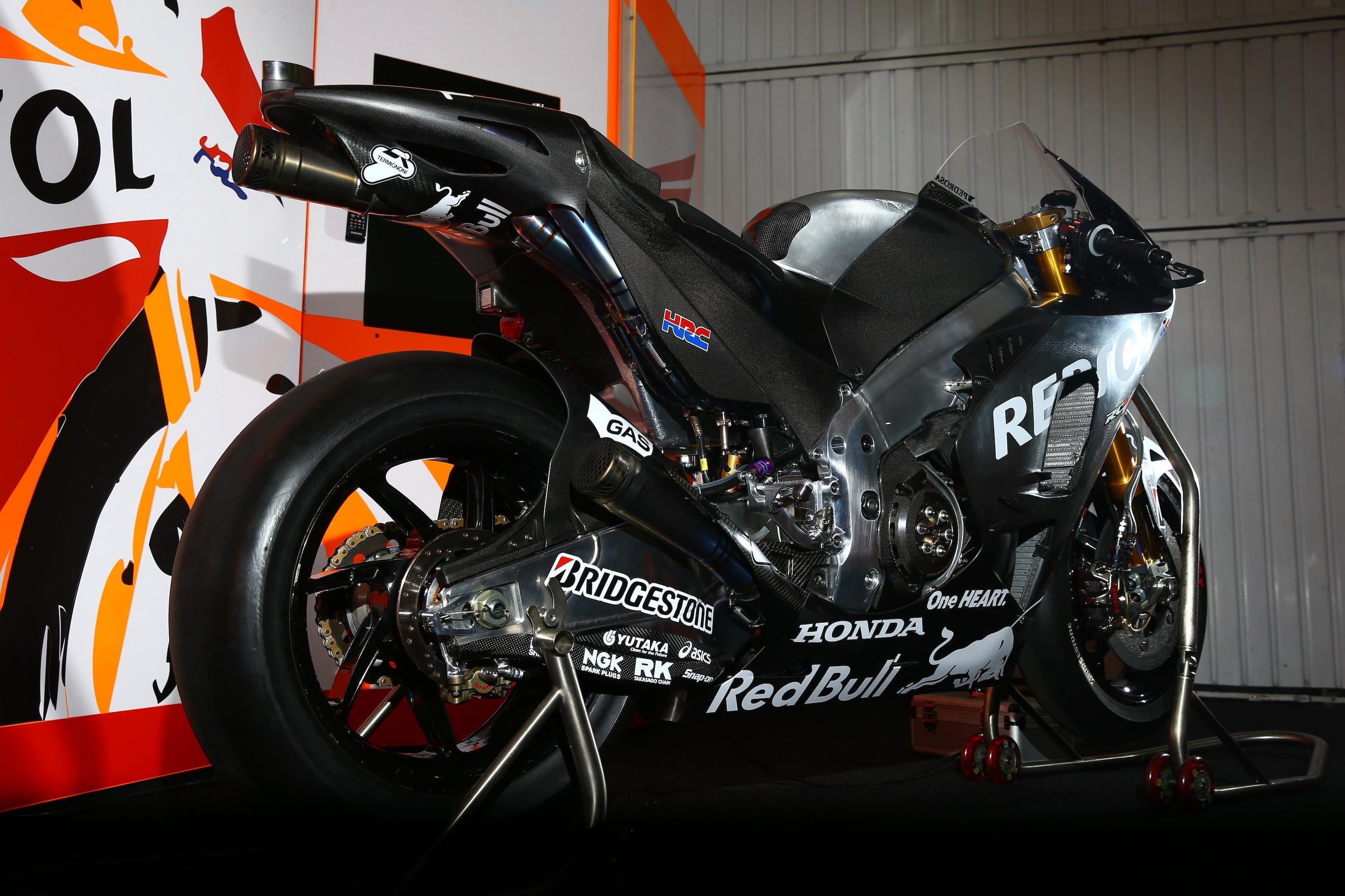 Confira a nova Repsol Honda com pintura Red Bull
