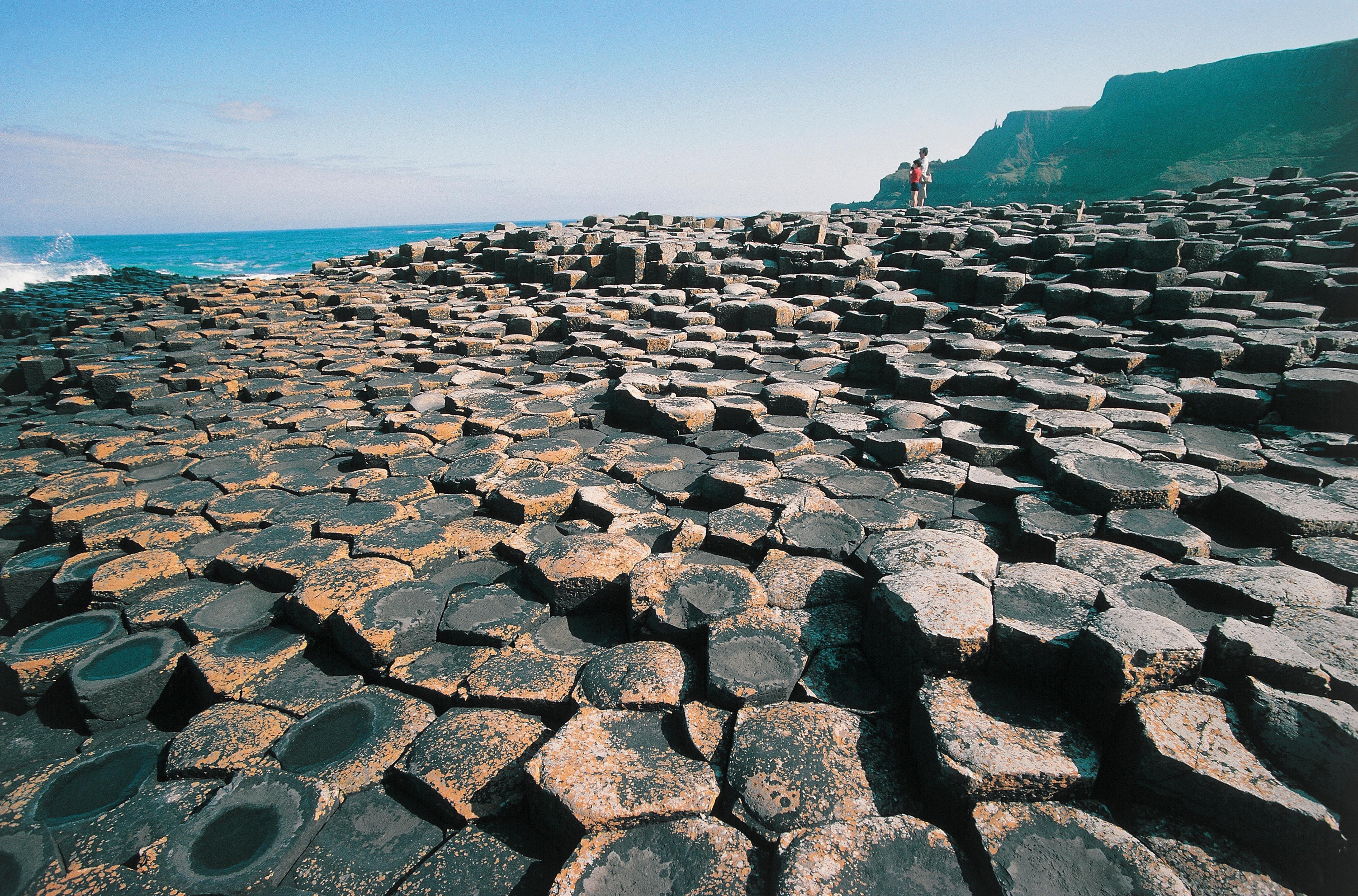 Гигантская дорога. Тропа великанов Северная Ирландия. Дорога гигантов (giant’s Causeway). Шотландия тропа великанов. Causeway Ирландия.