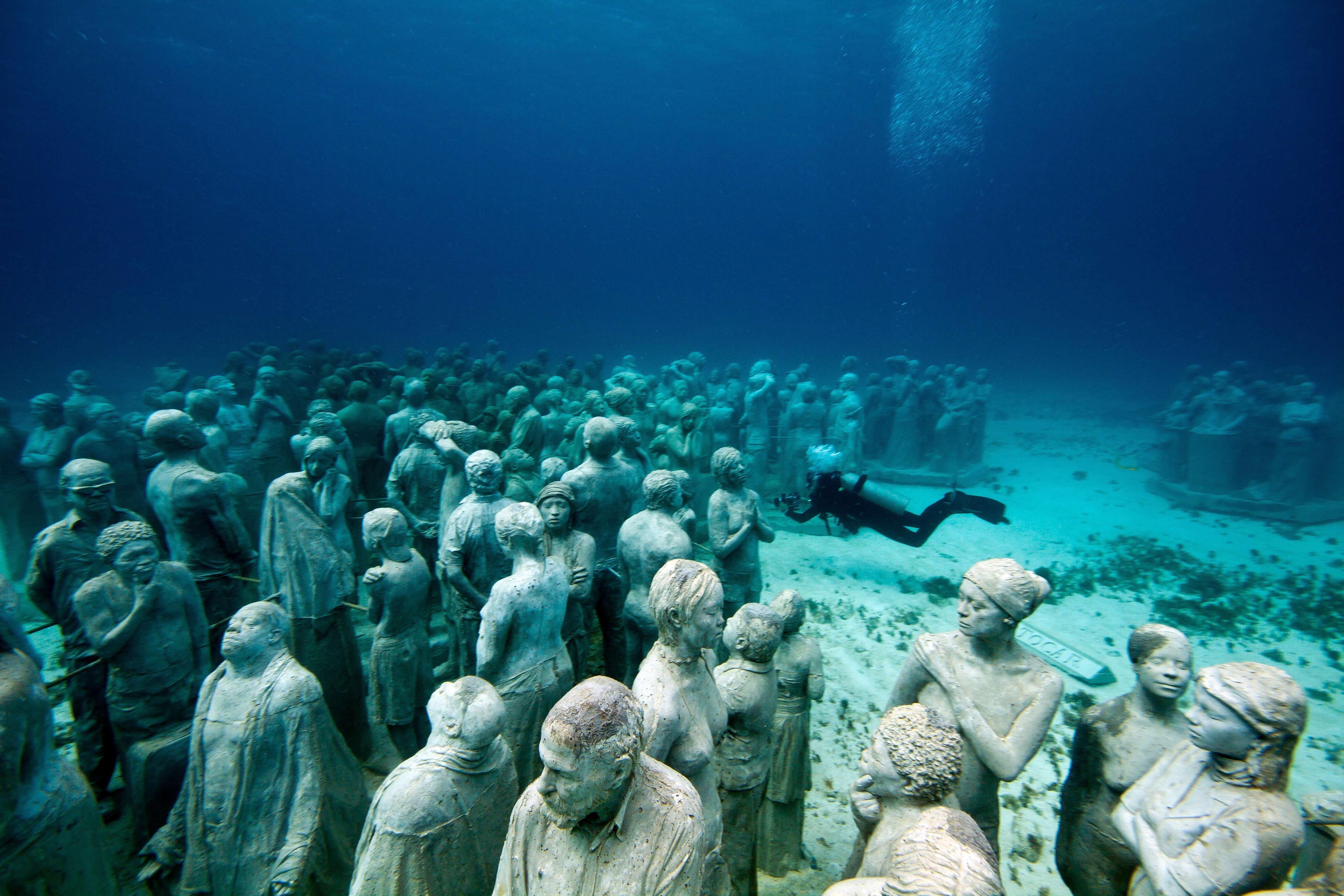 Страны ушедшие под воду. Канкун Мексика подводный музей. Канкун музей подводных скульптур. Музей подводных скульптур, Канкун, Мексика. Подводный музей скульптур в Канкуне.