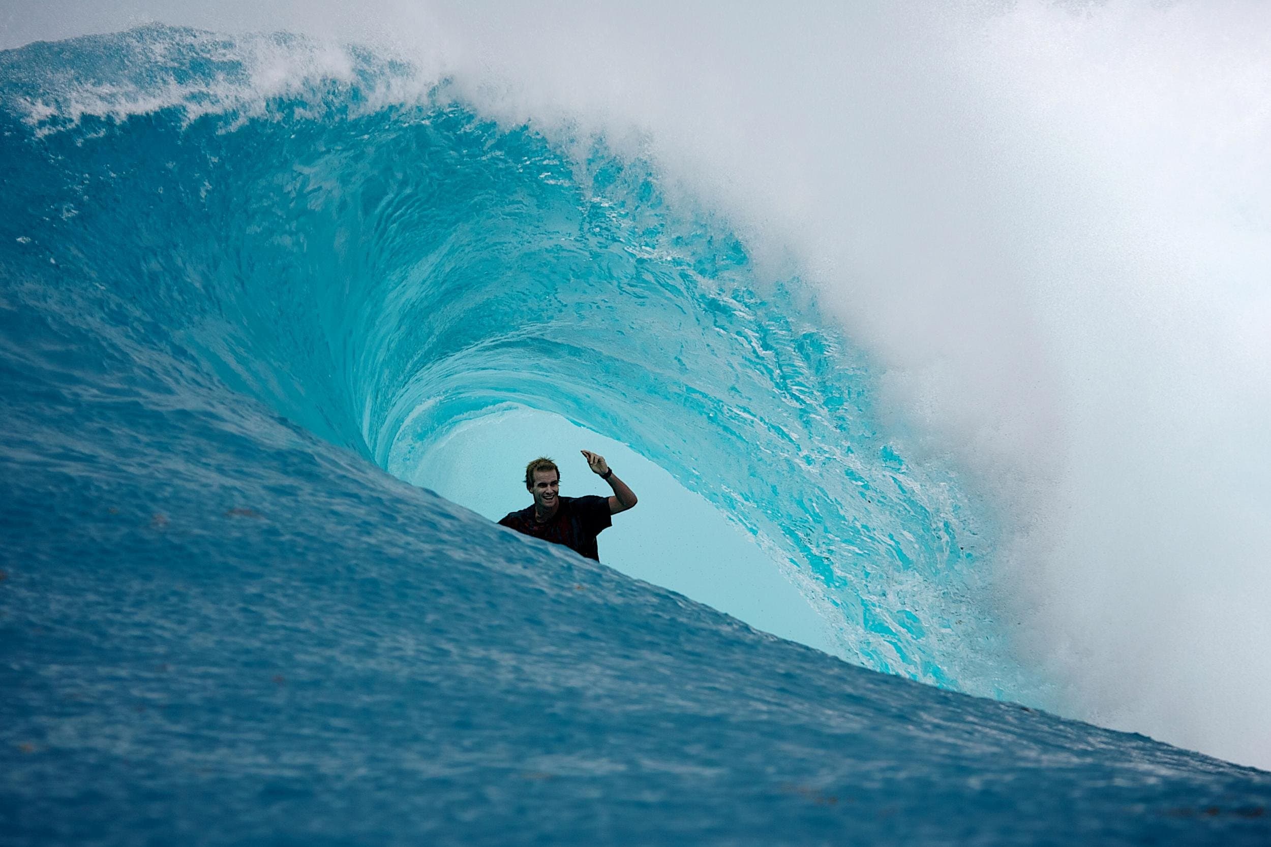 P-Pass surf wave - 10 of the best shots of all time