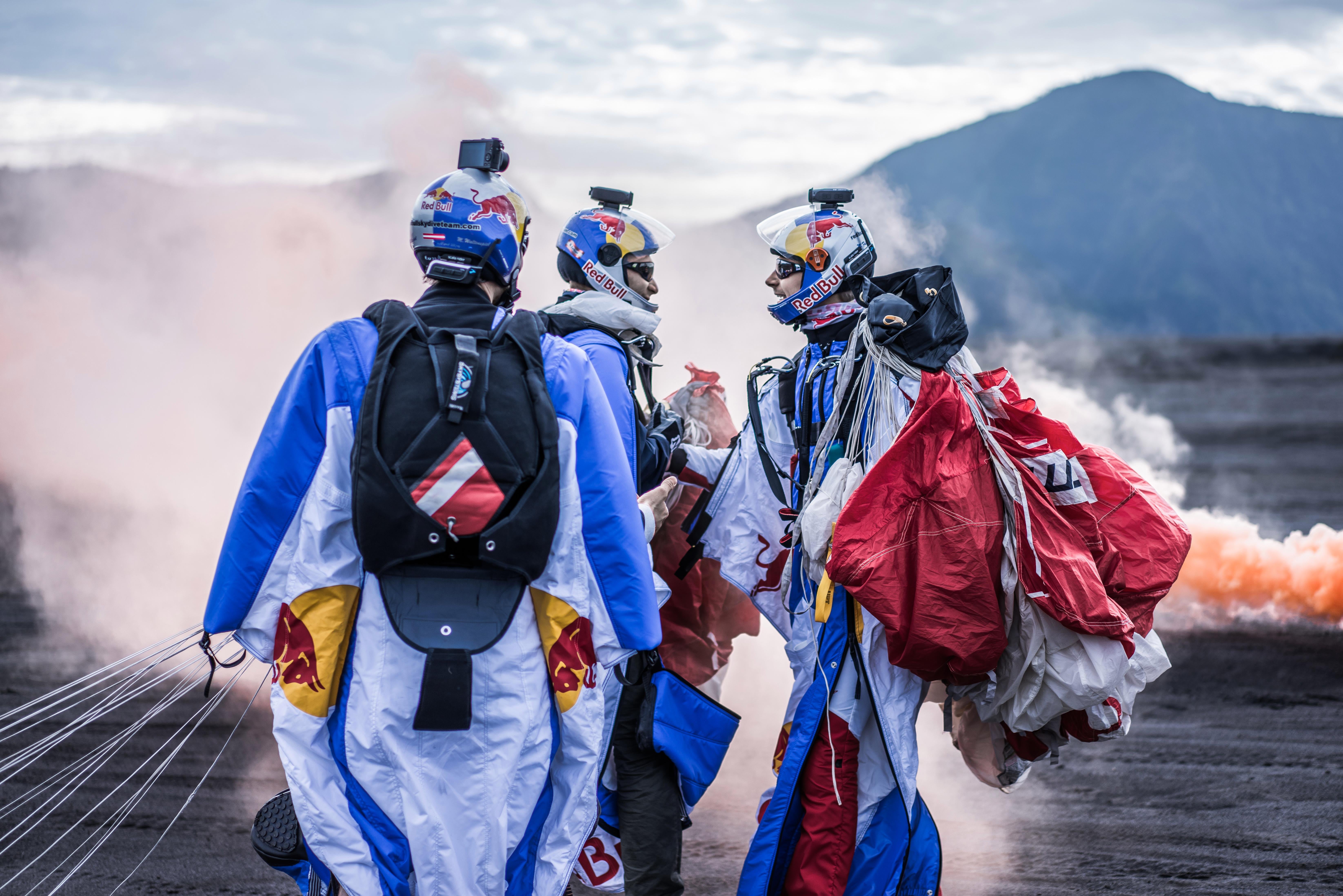 Skydive Red bull