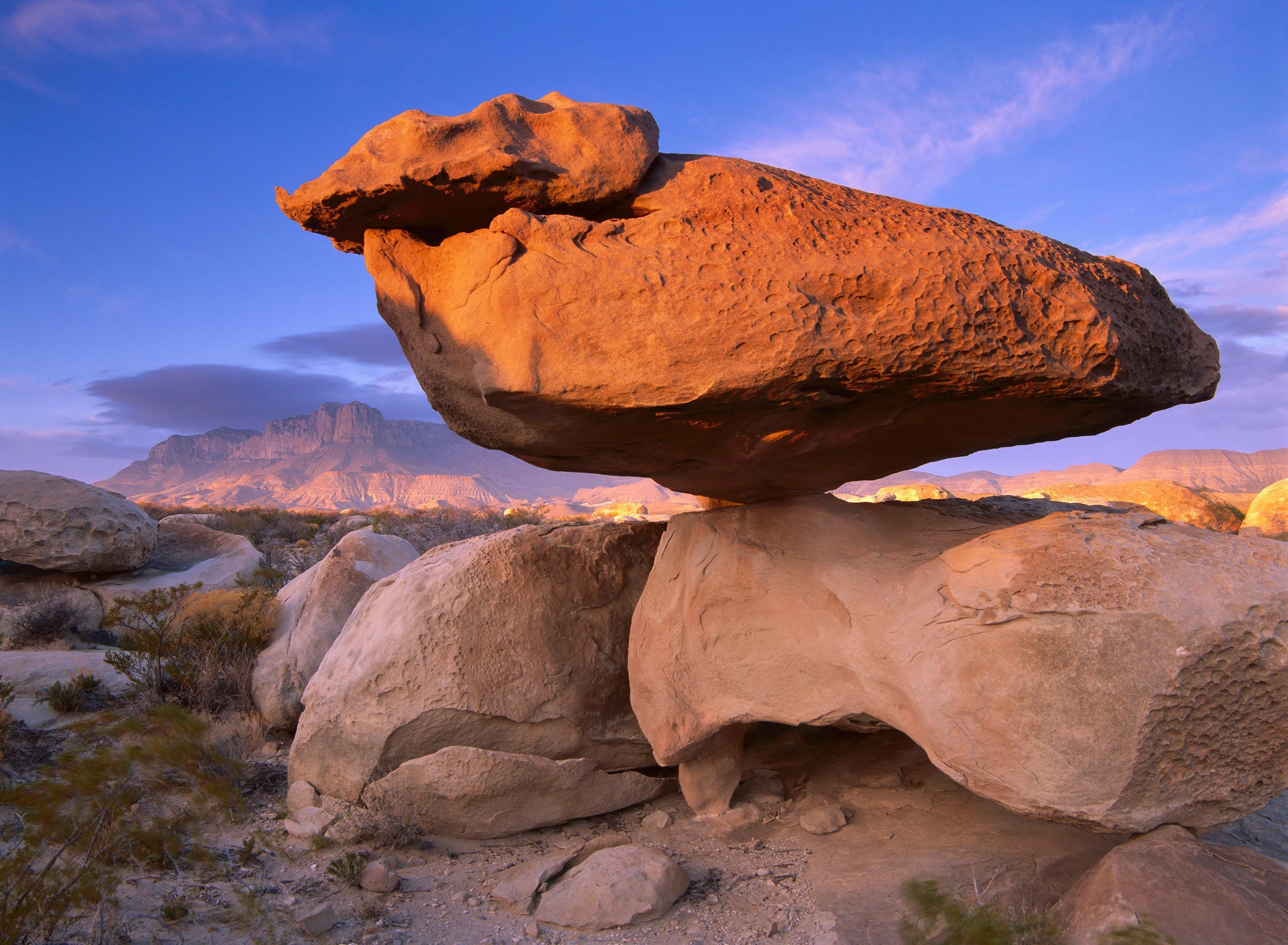 Культура это все что создала природа. Балансирующий камень Колорадо. Балансирующие камни, Колорадо, США. Балансирующие камни Зимбабве. Камни необычной формы.