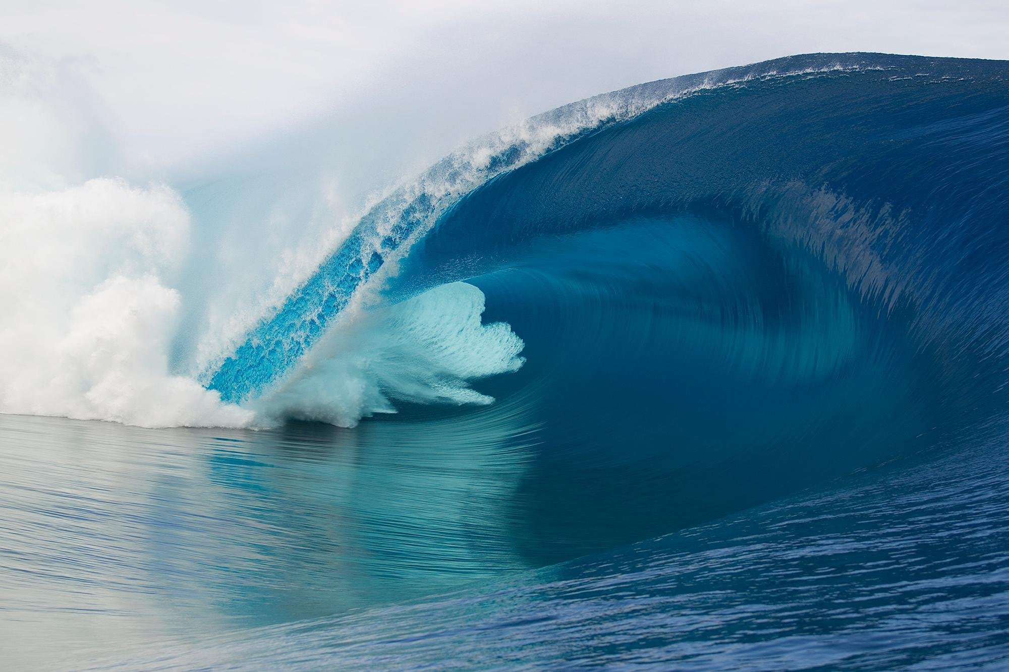 Teahupoo Tahiti big wave surfing – 20 Foot Plus video