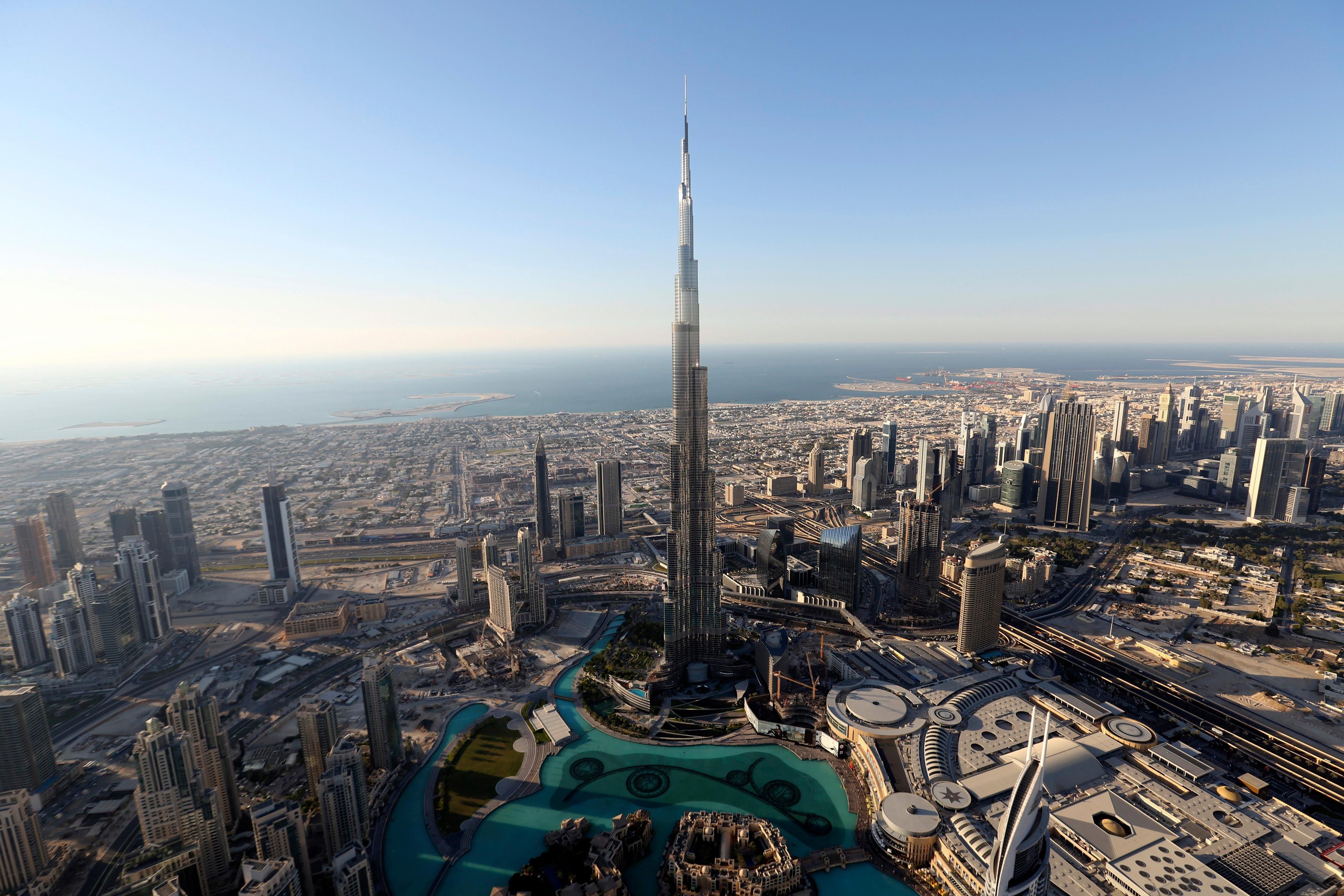 Сколько лет халифу. Бурдж-Халифа Дубай. Бурдж Халифа с высоты птичьего полета. Башня в ОАЭ Бурдж Халифа. Дубай Бурдж Халифа с высоты птичьего полета.