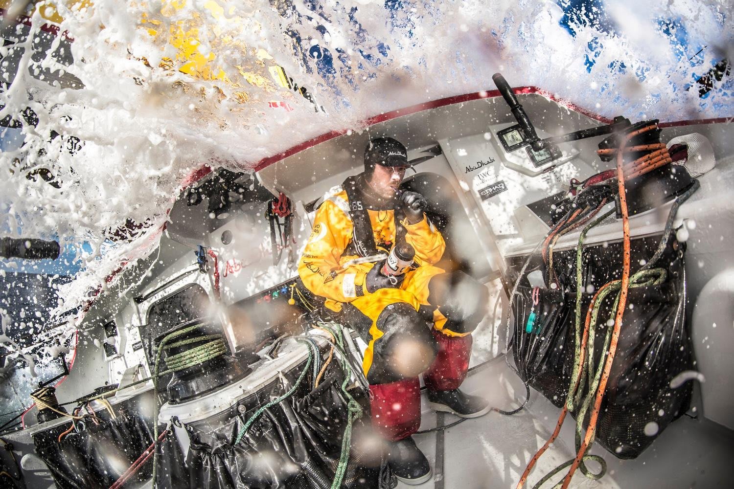 Как выжить и победить в шторм (Volvo Ocean Race) видео