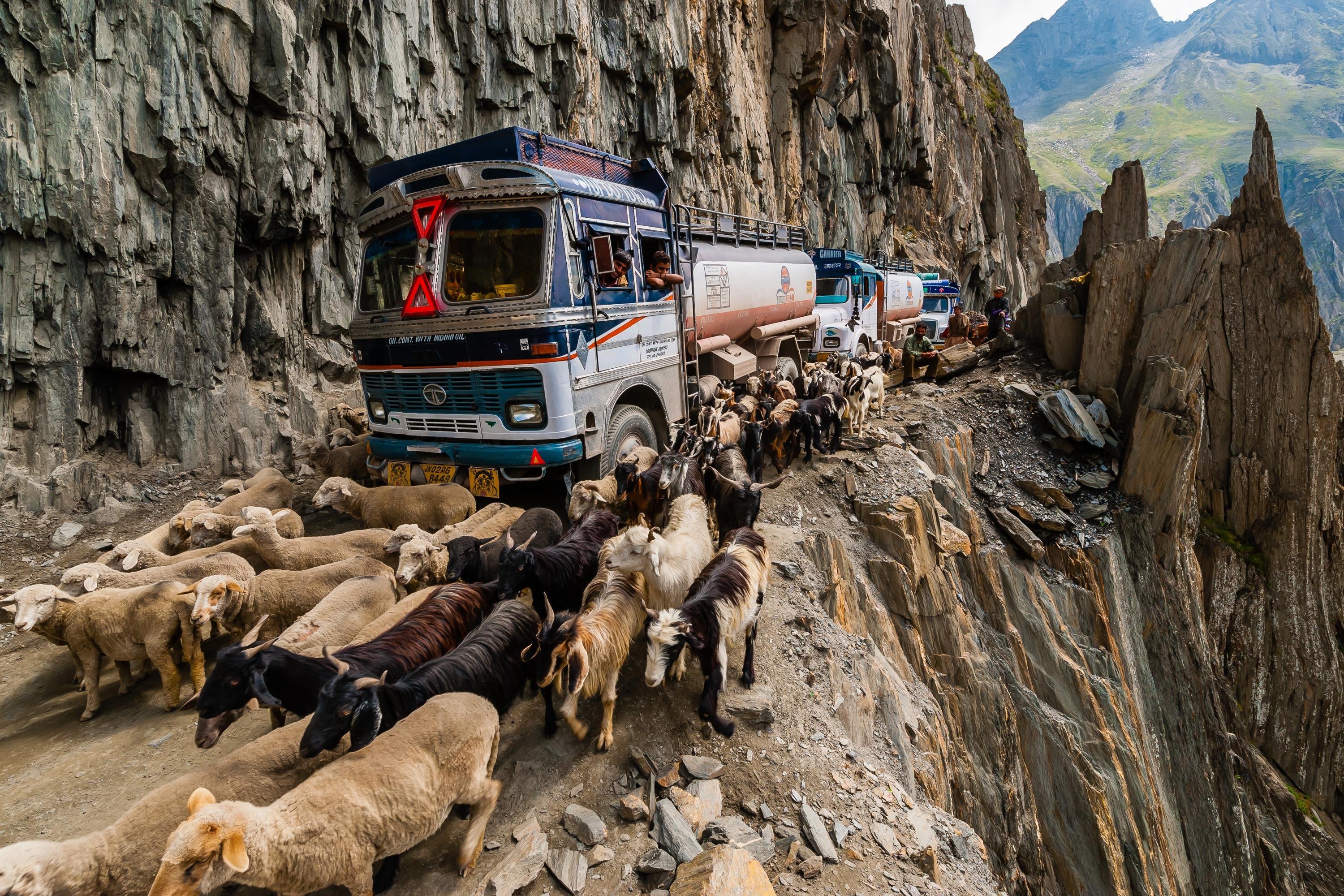 Ужасное путешествие. Зоджи-ла, Индия. Зоджи ла перевал. Шоссе Карнали, Непал. Самая опасная дорога в мире.