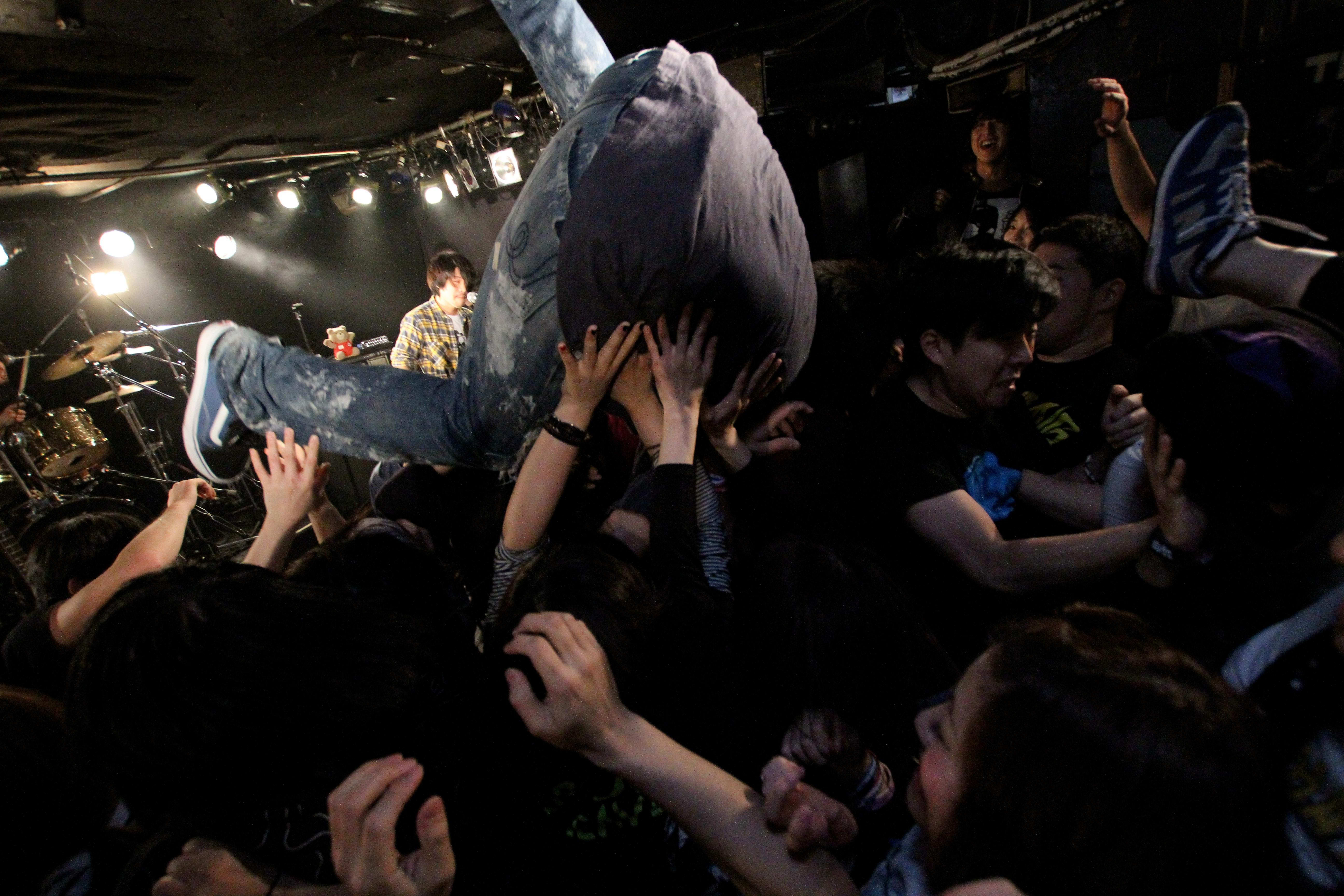 Music | STAGE DIVE -放物線の軌跡-