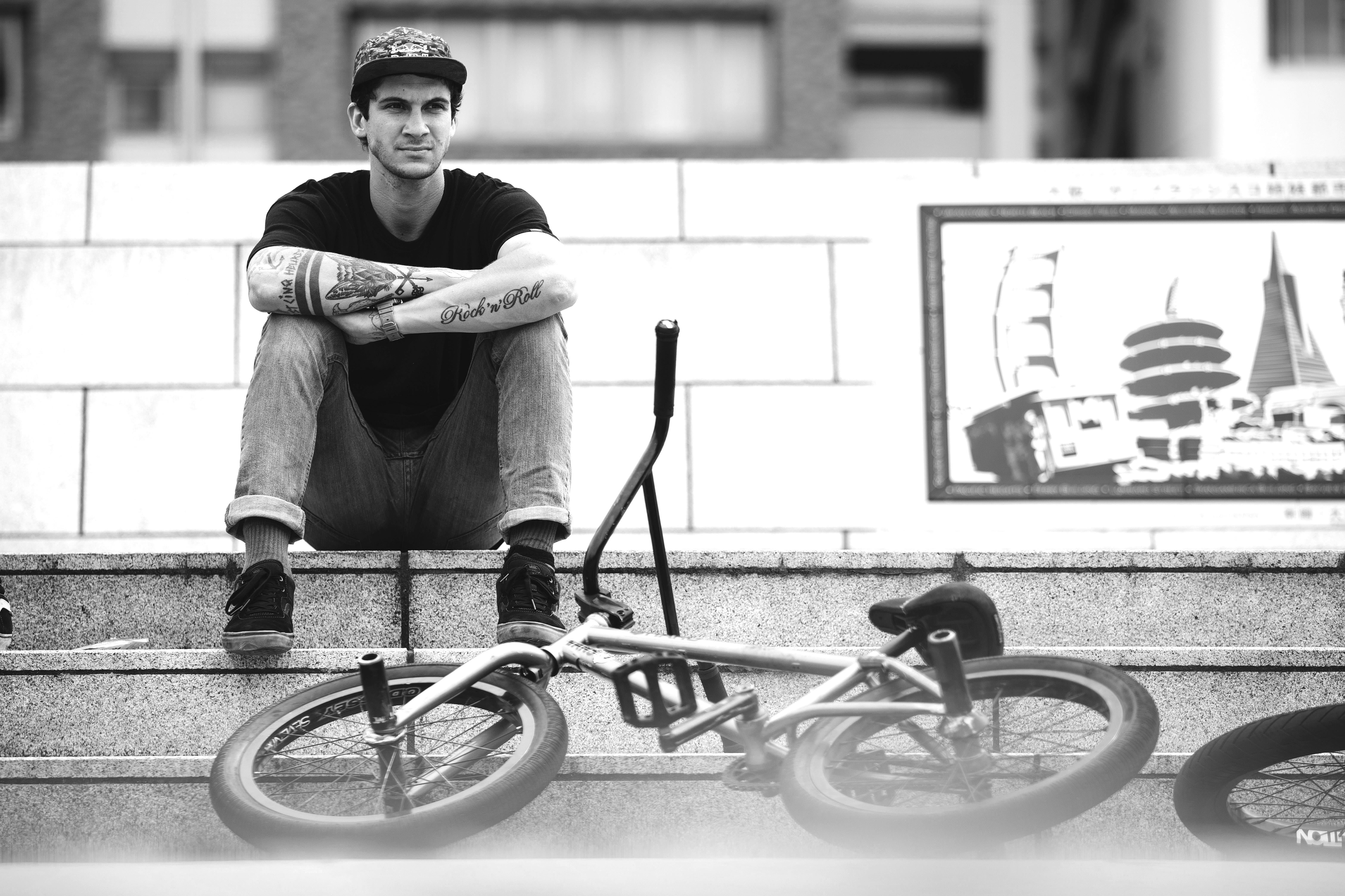 Матиас меллул. Маттиас Дандуа. Тату бмх. Татуировка BMX. Пацан с тату на бмх.