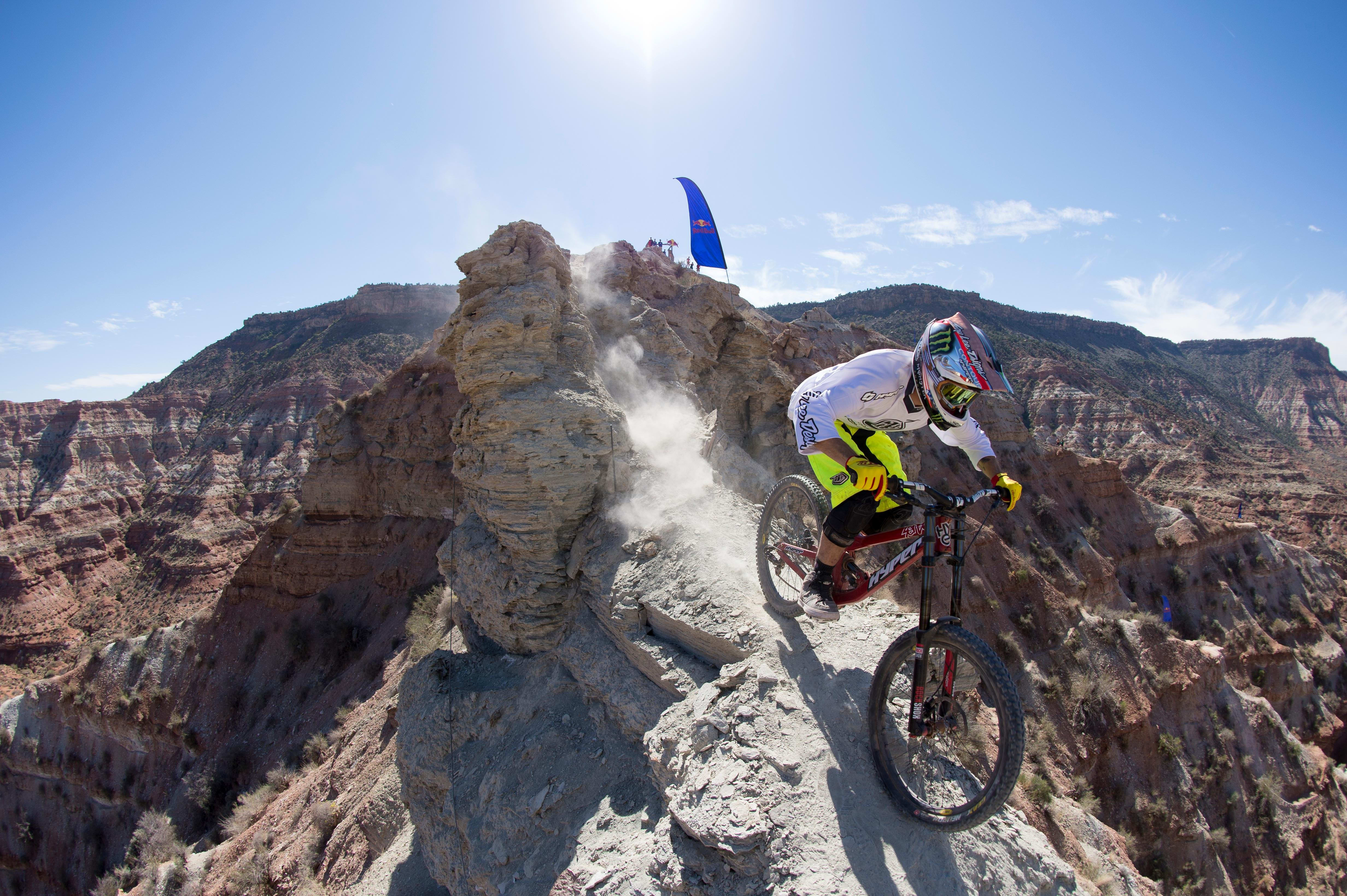 Фото видео экстрим. Велоспорт Red bull Rampage. Red bull Rampage обои. Red bull Rampage 2021. Маунтинбайк Red bull.